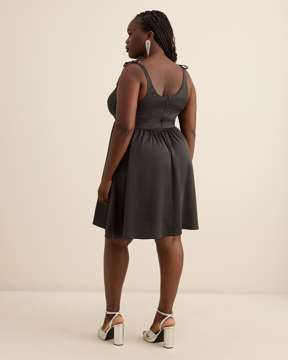 Robe évasée sans manches en satin - Addition Elle