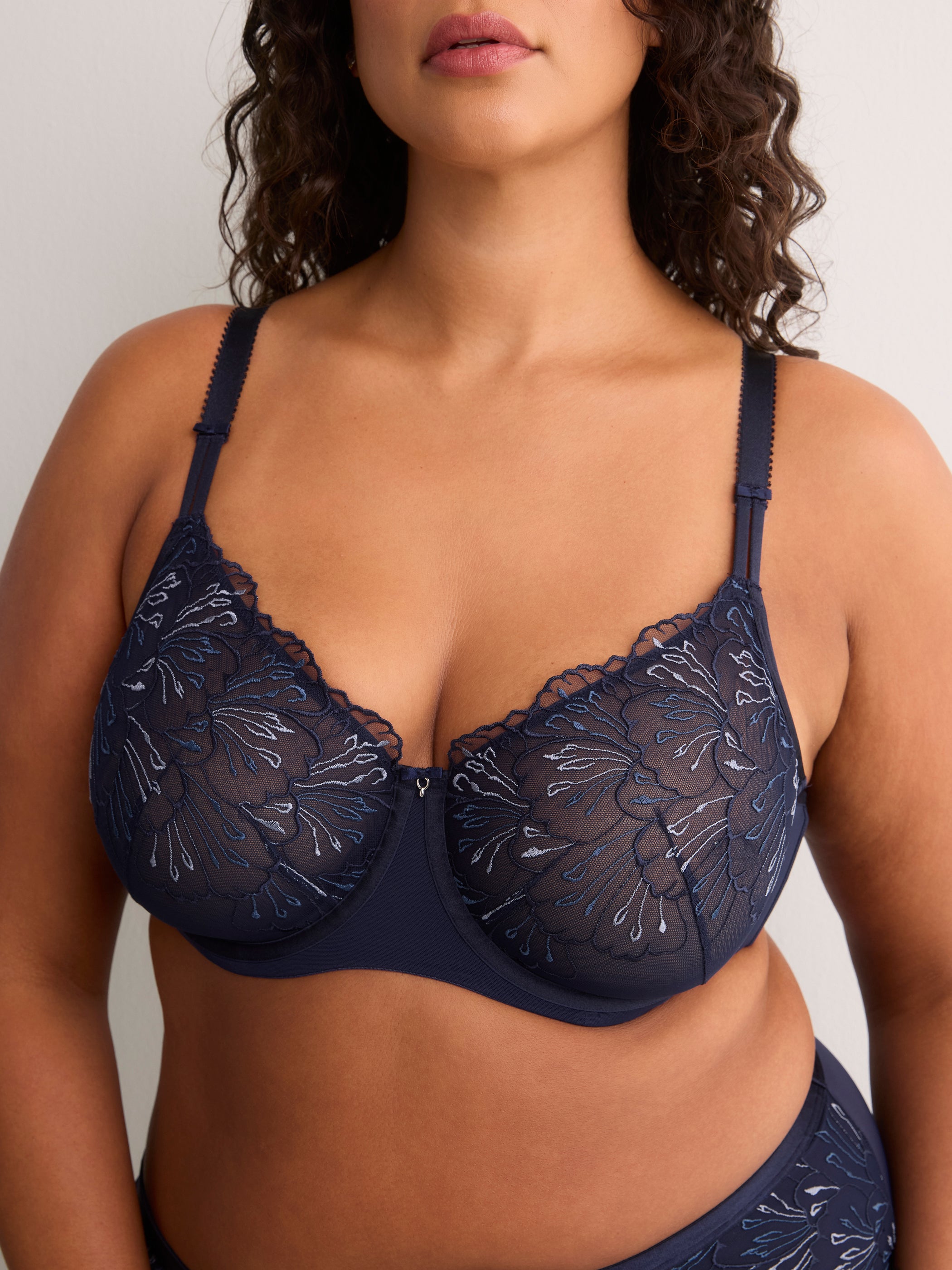 Full-Coverage Underwire Embroidered Mesh Bra - Déesse