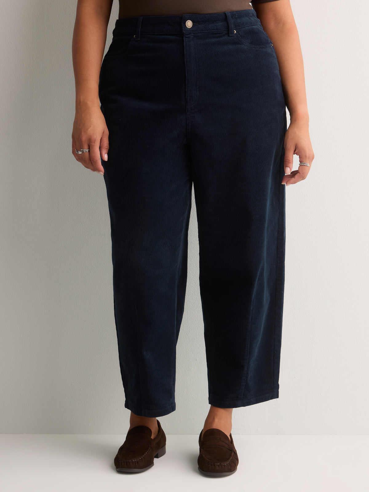 Curvy-Fit Barrel-Leg Corduroy Pant