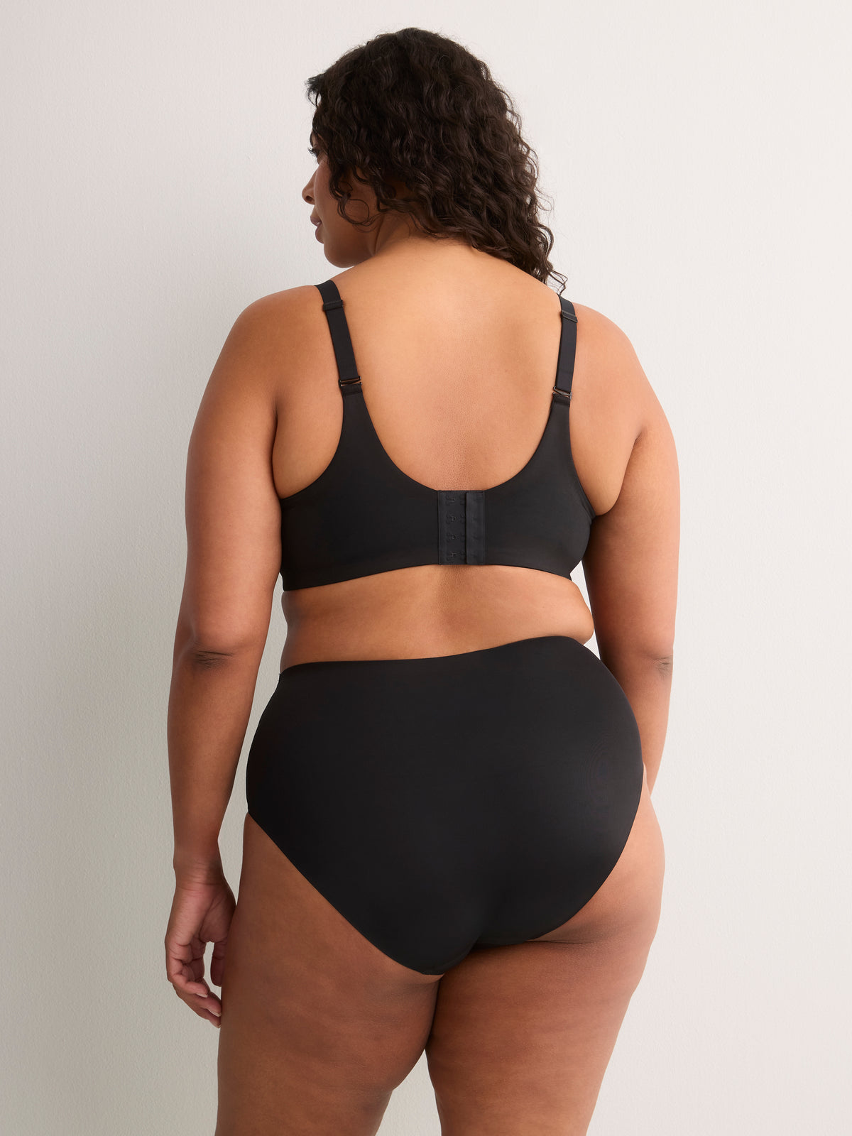 Essential Microfibre Lightly Padded Underwire T-Shirt Bra - tiVOGLIO