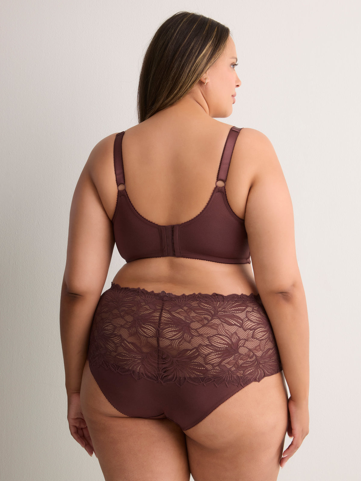 Lace T-Cup Underwire Bra - Déesse Collection