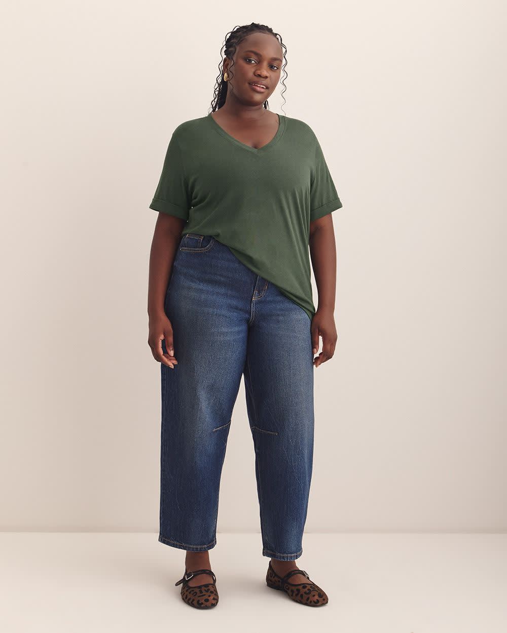 Boyfriend-Fit V-Neck T-Shirt - PENN. Essentials