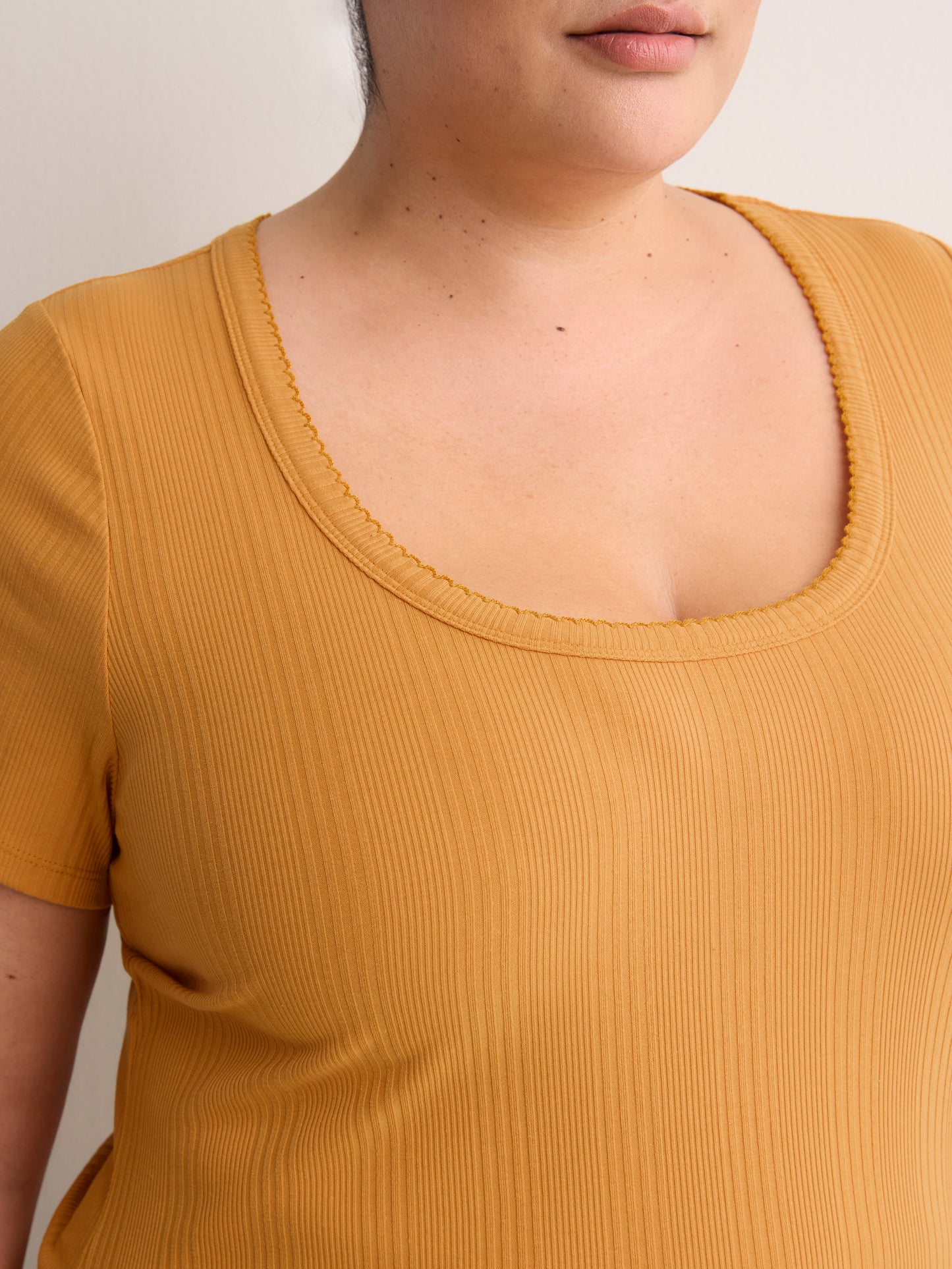Ribbed Knit Fitted Short-Sleeve T-Shirt