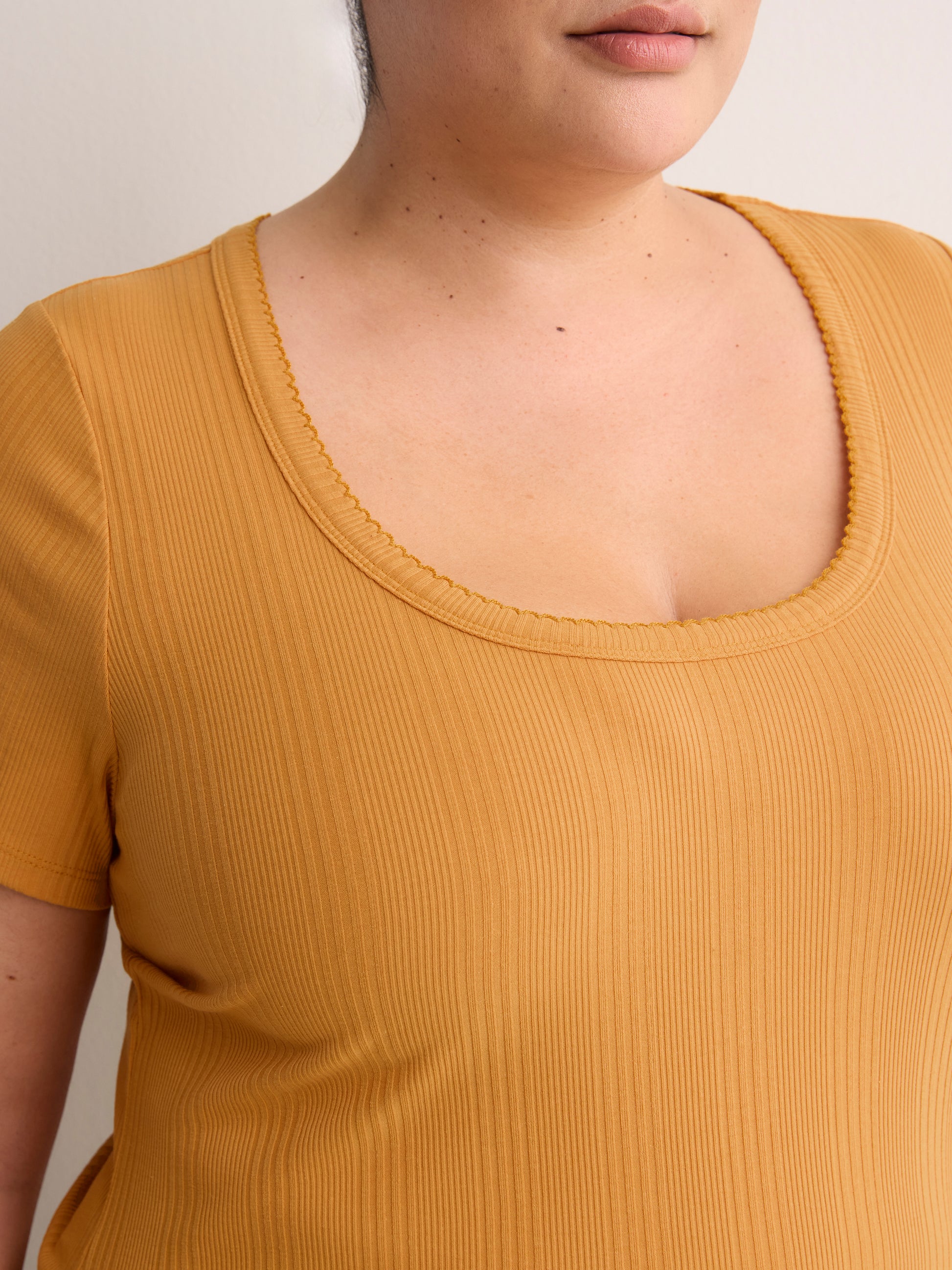 Ribbed Knit Fitted Short-Sleeve T-Shirt