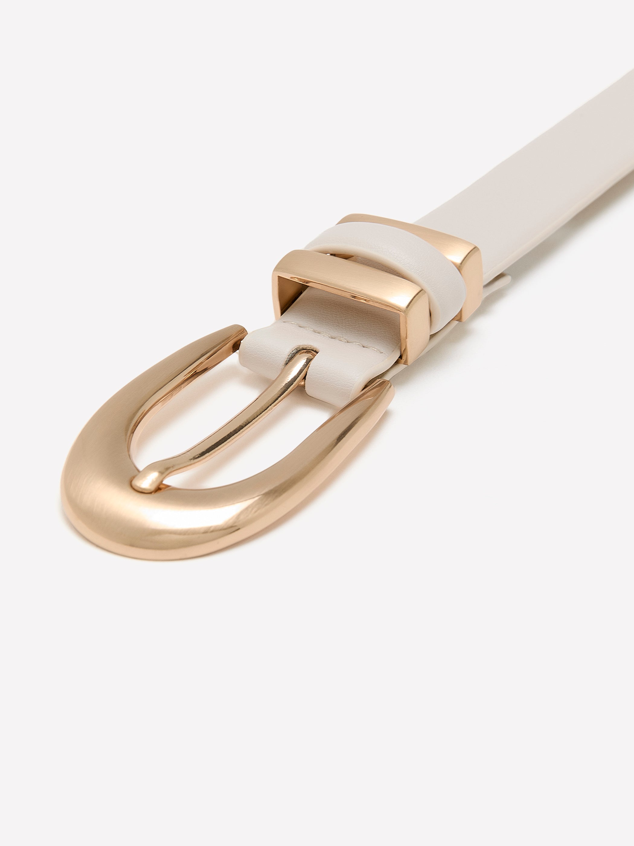 Ceinture blanche en faux cuir avec boucle ovale