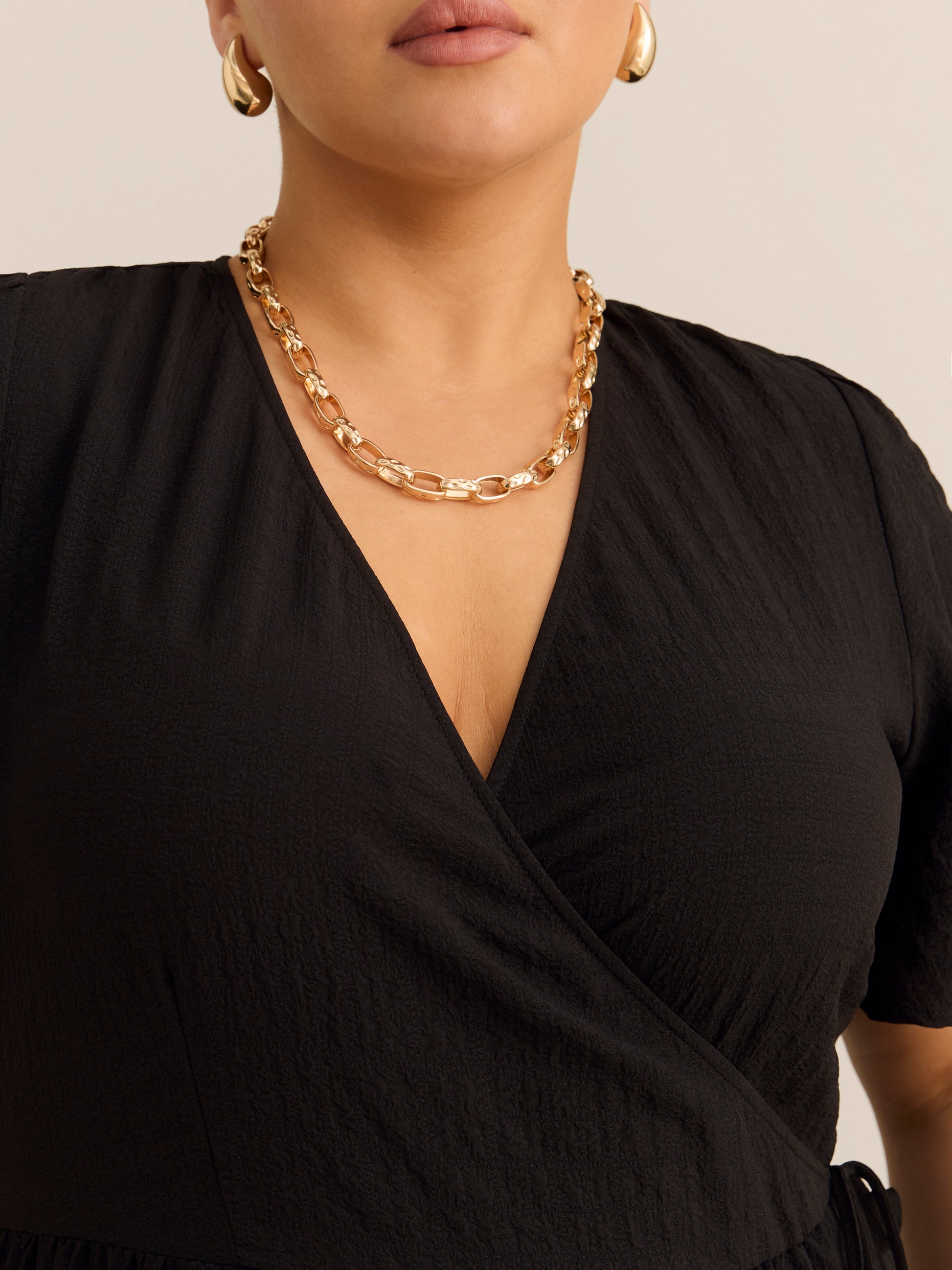 Short Chunky Link Necklace