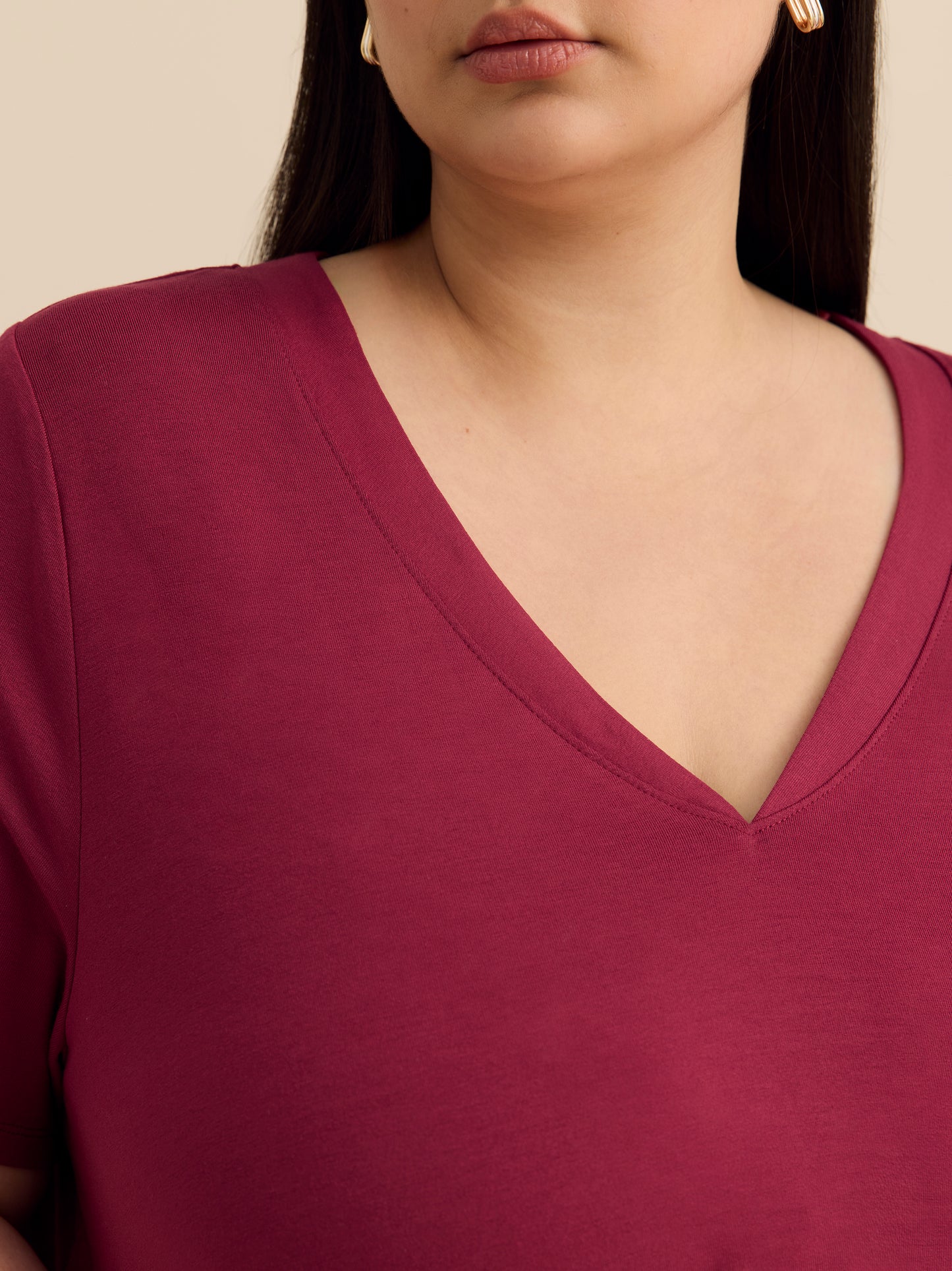 Haut évasé à manches courtes et encolure en V
