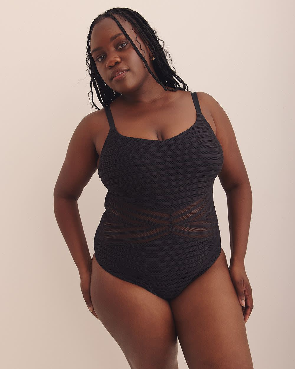 Maillot une-pièce noir à texture rayée