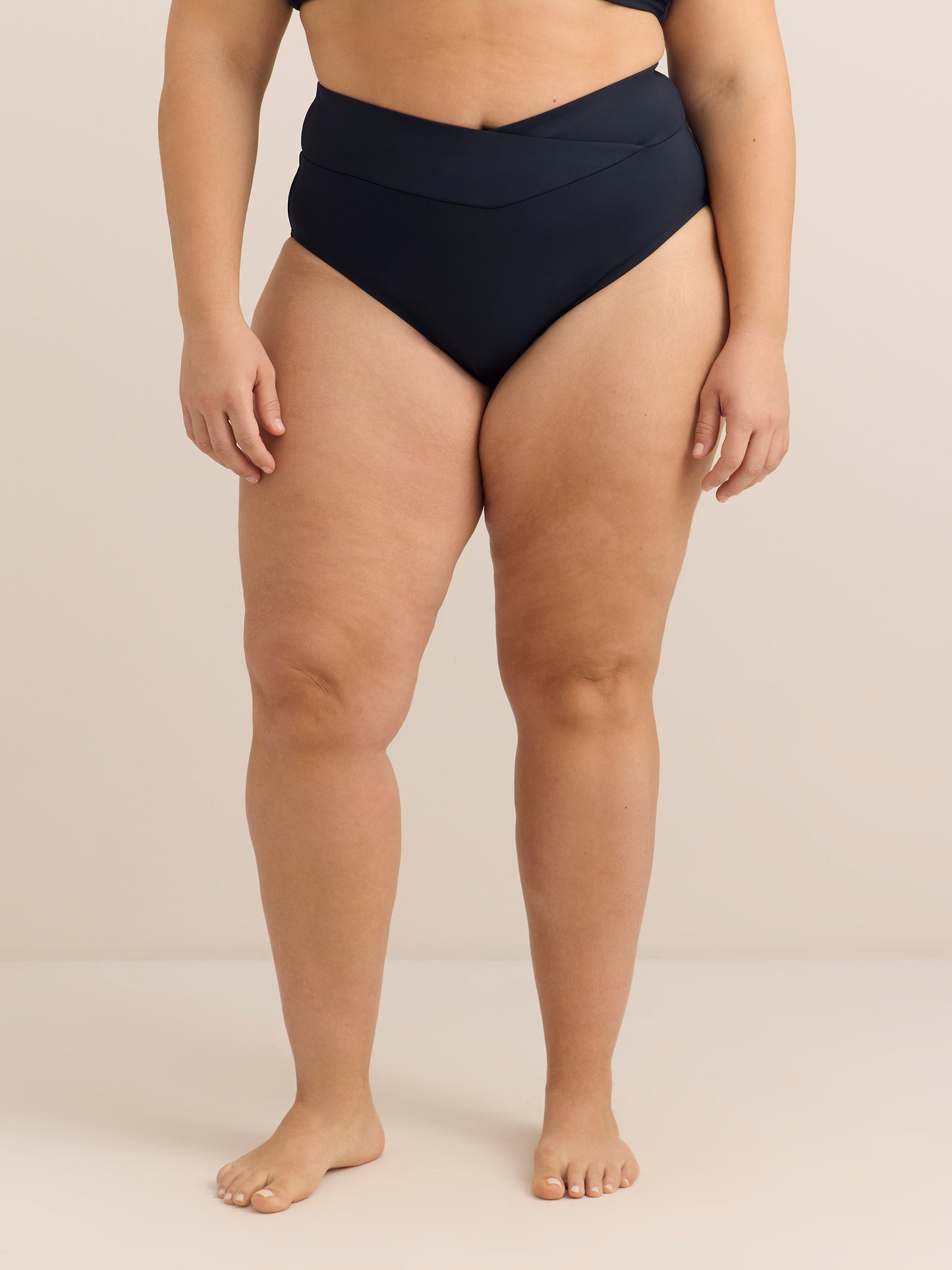 Culotte de maillot bleue échancrée à taille haute croisée 