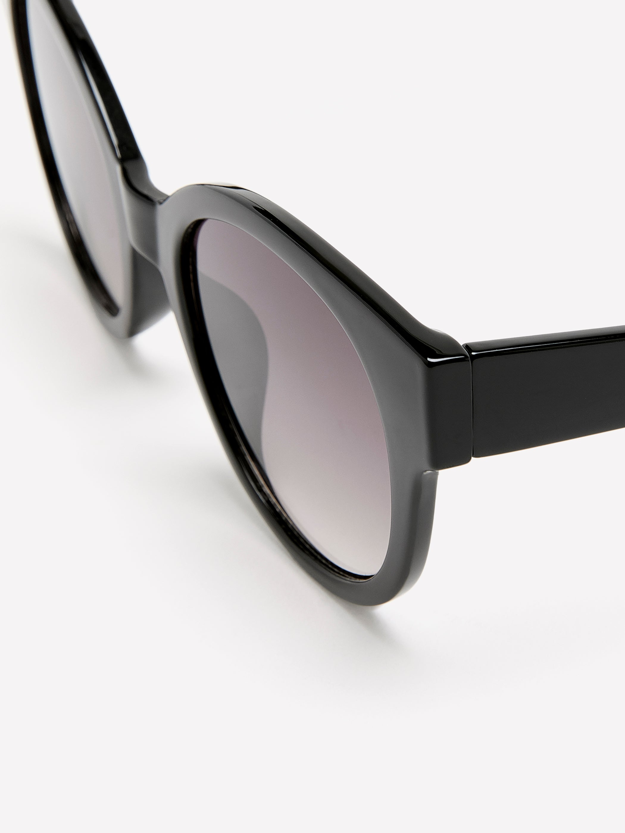Black Round-Shape Sunglasses