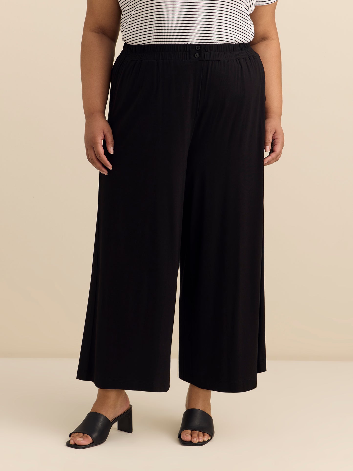Wide-Leg Cropped Pants