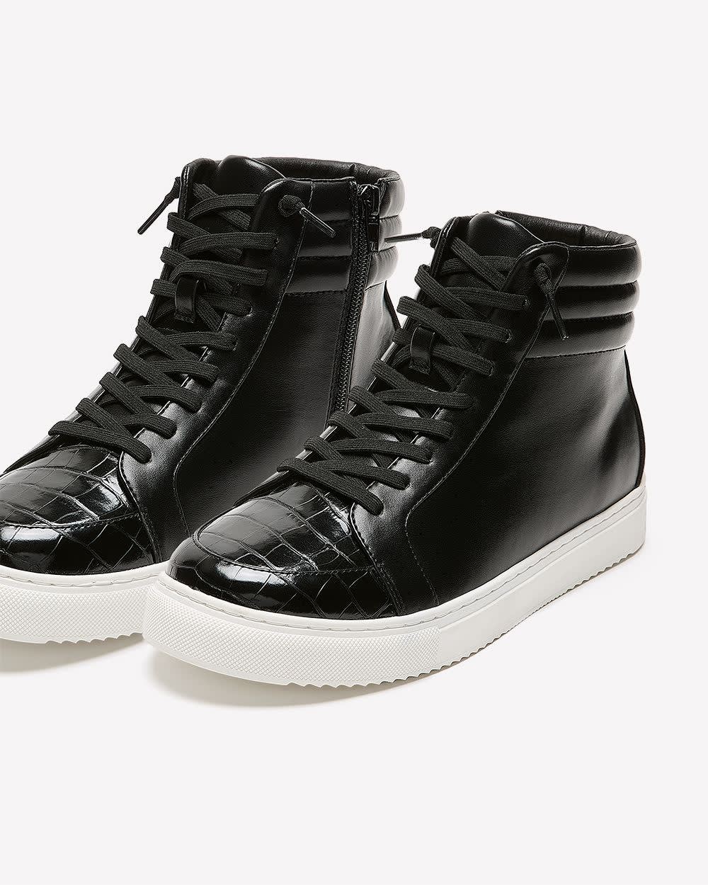 Espadrille montante à  lacets en cuir synthétique noir, pied très large