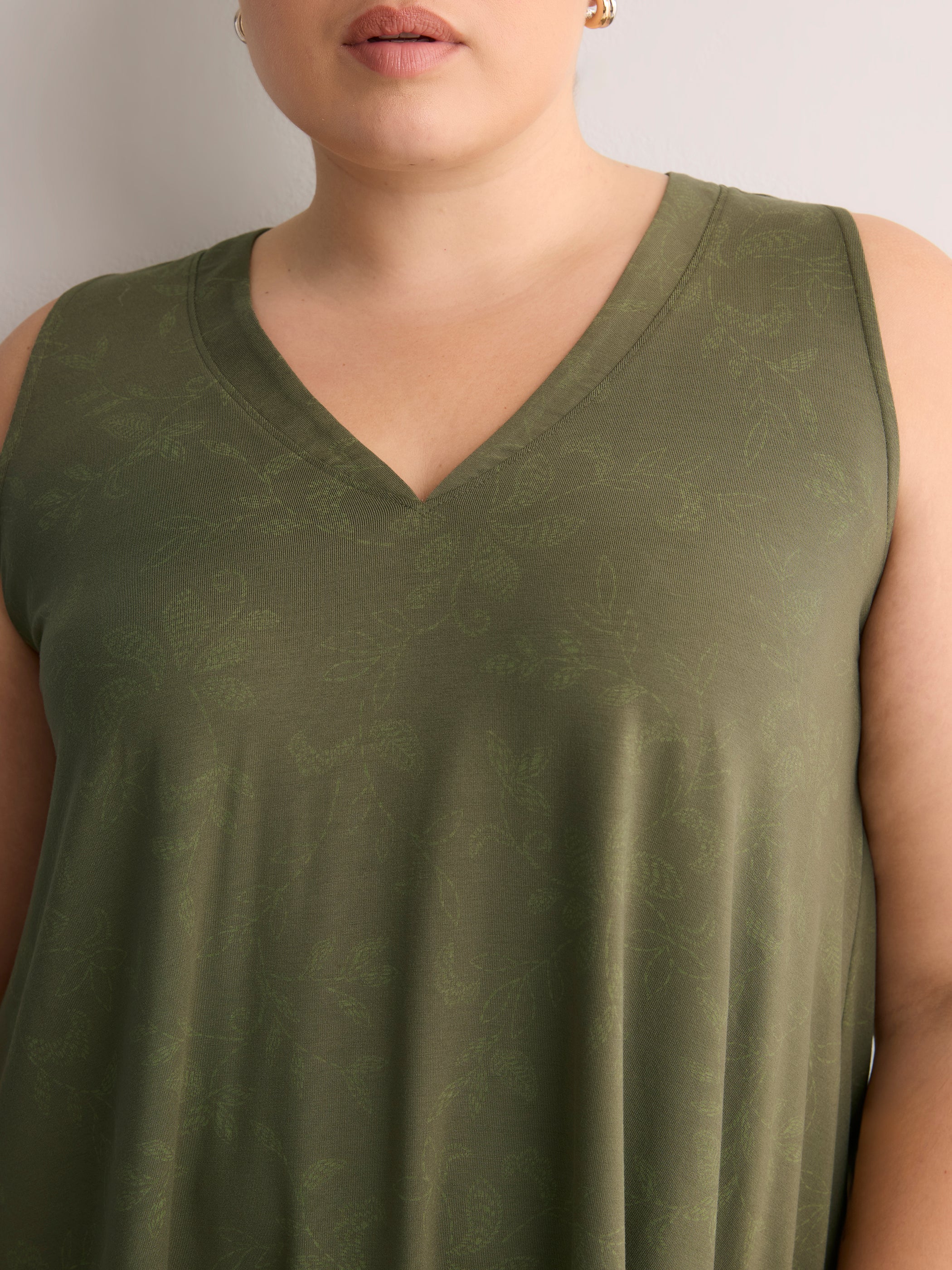 Responsible, Gray Leaf-Print Sleeveless V-Neck Swing Top
