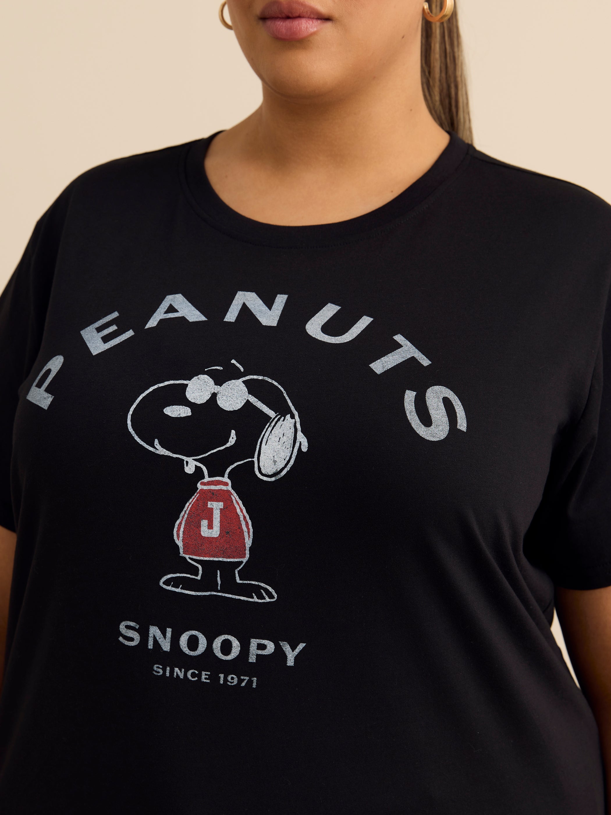 T-shirt noir à manches courtes avec imprimé de Snoopy