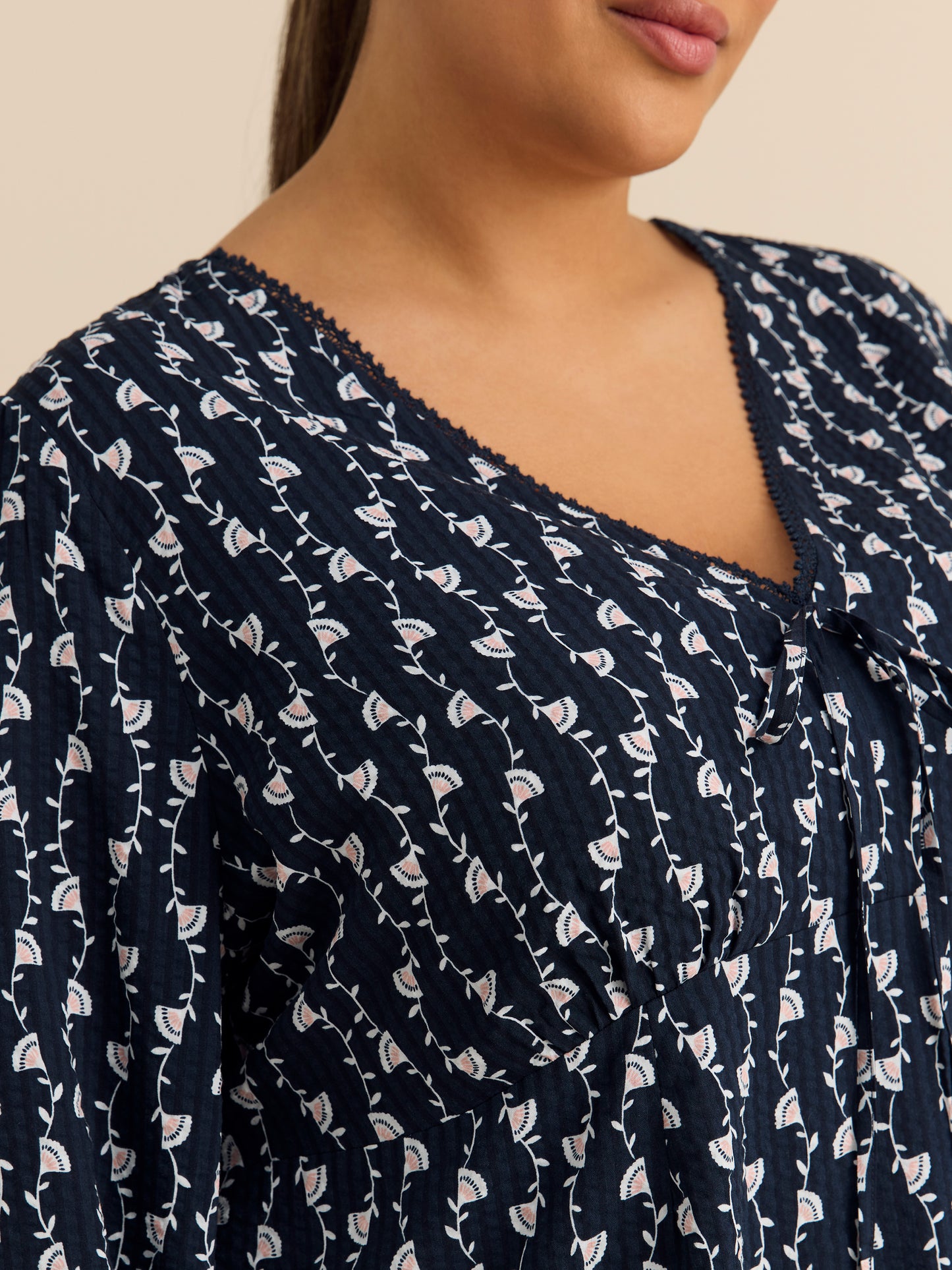 Blouse évasée avec encolure en V