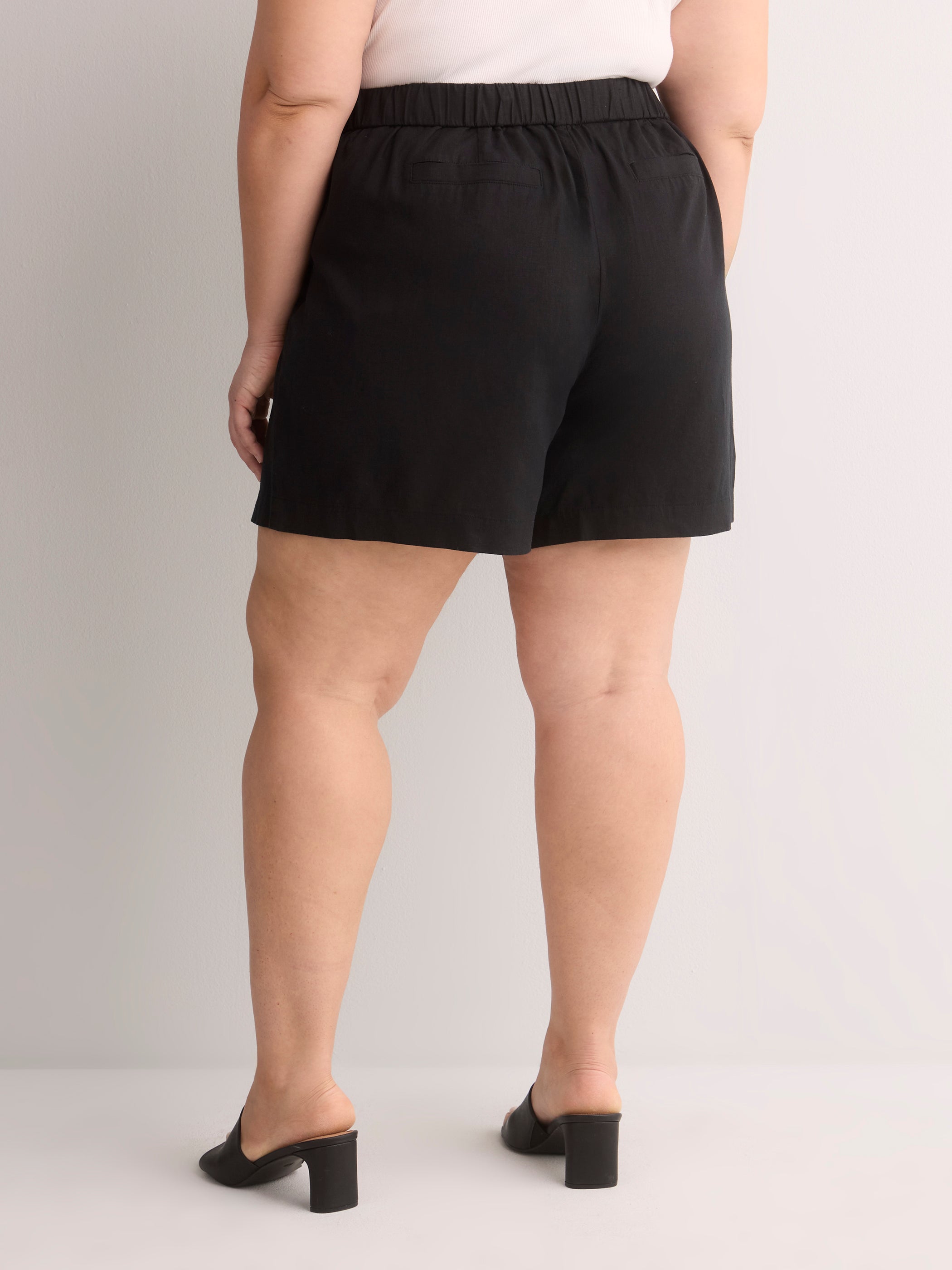 Jupe-short en mélange de lin avec boutons