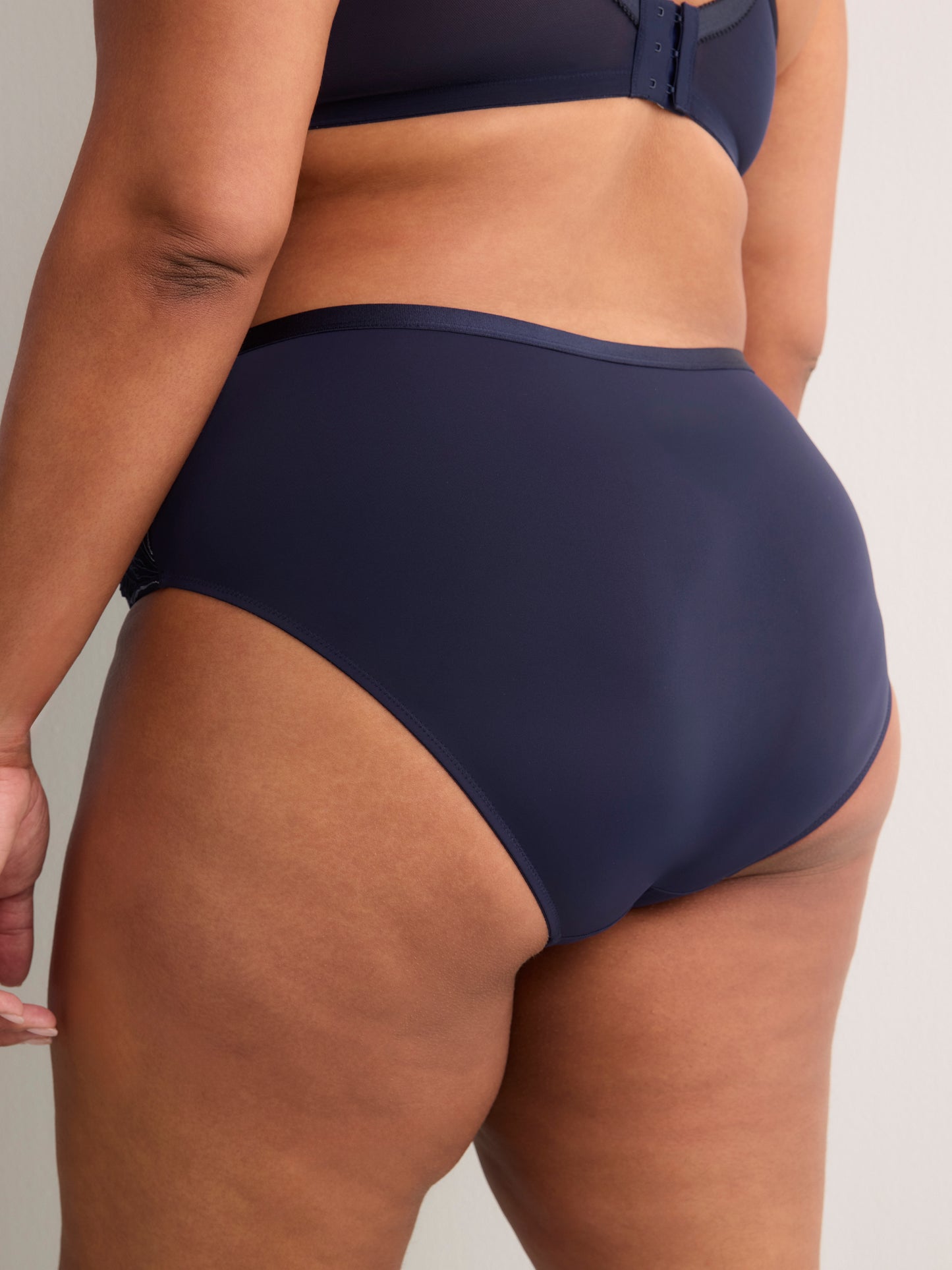 High-Cut Microfibre Brief with Side Embroidery - Déesse