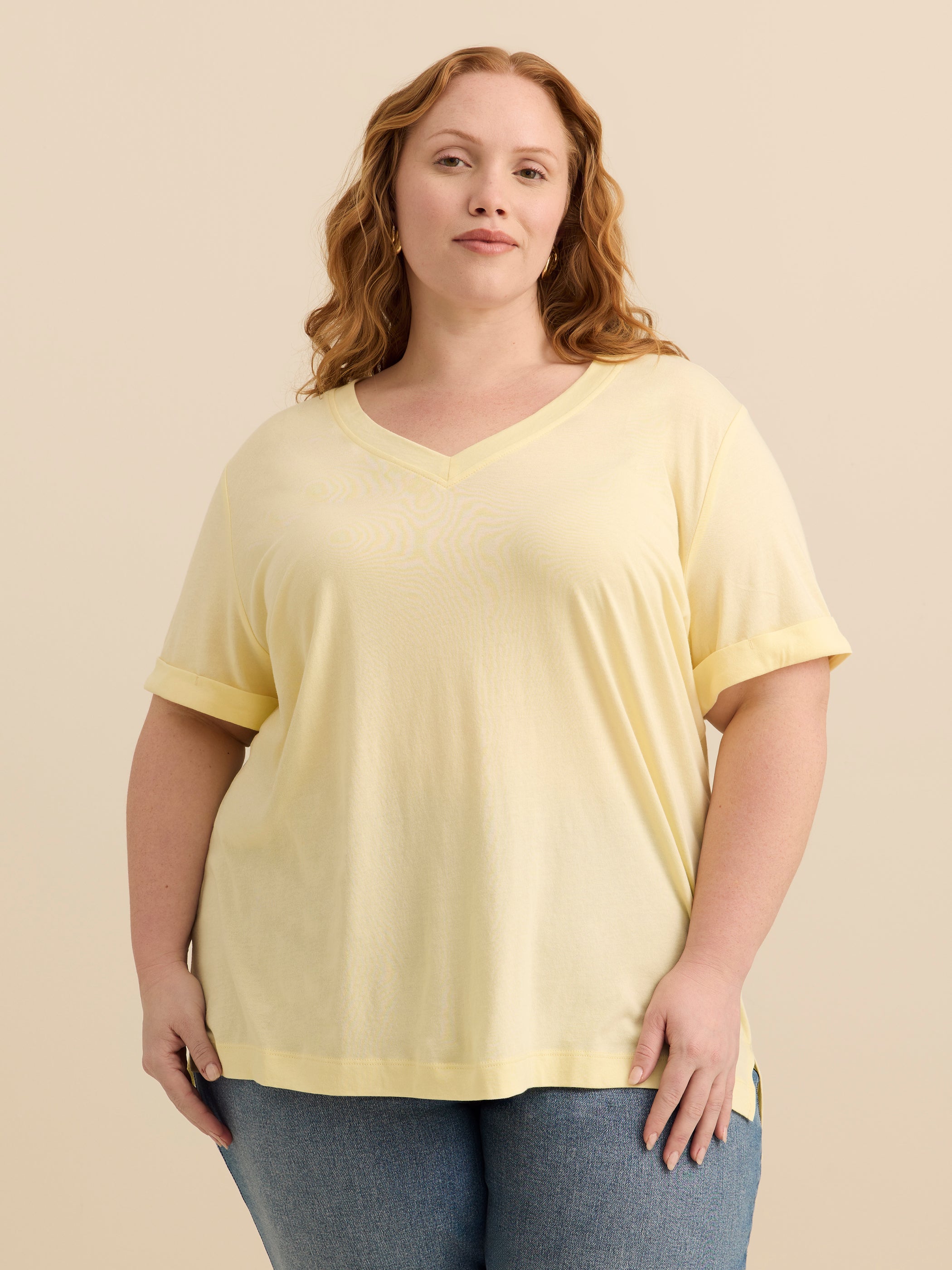 Tissu responsable, t-shirt coupe boyfriend avec encolure en V et fentes