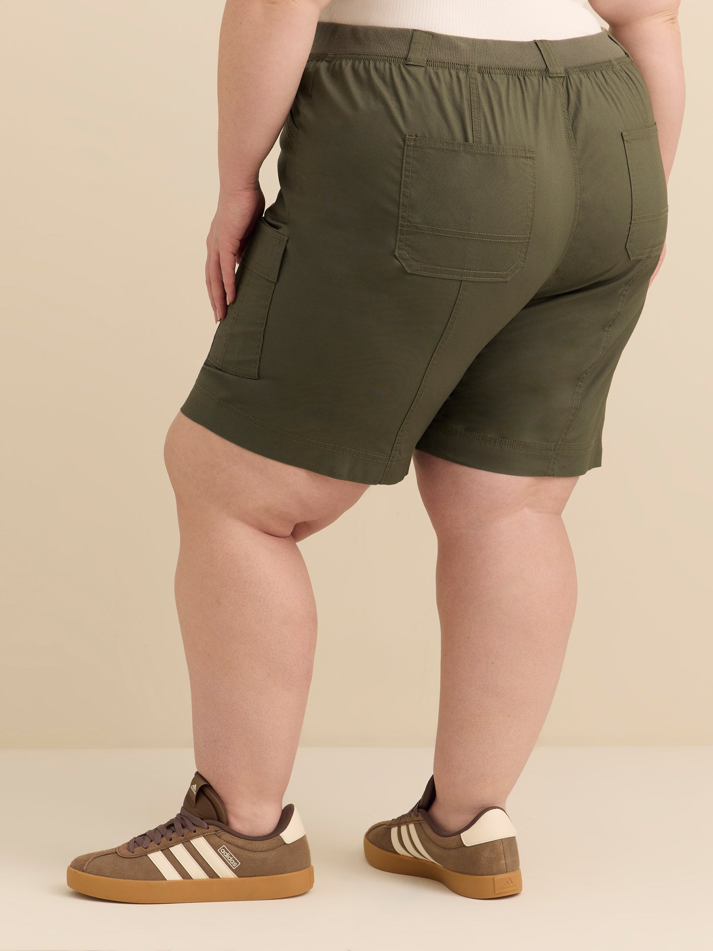 Bermuda uni avec poches cargo