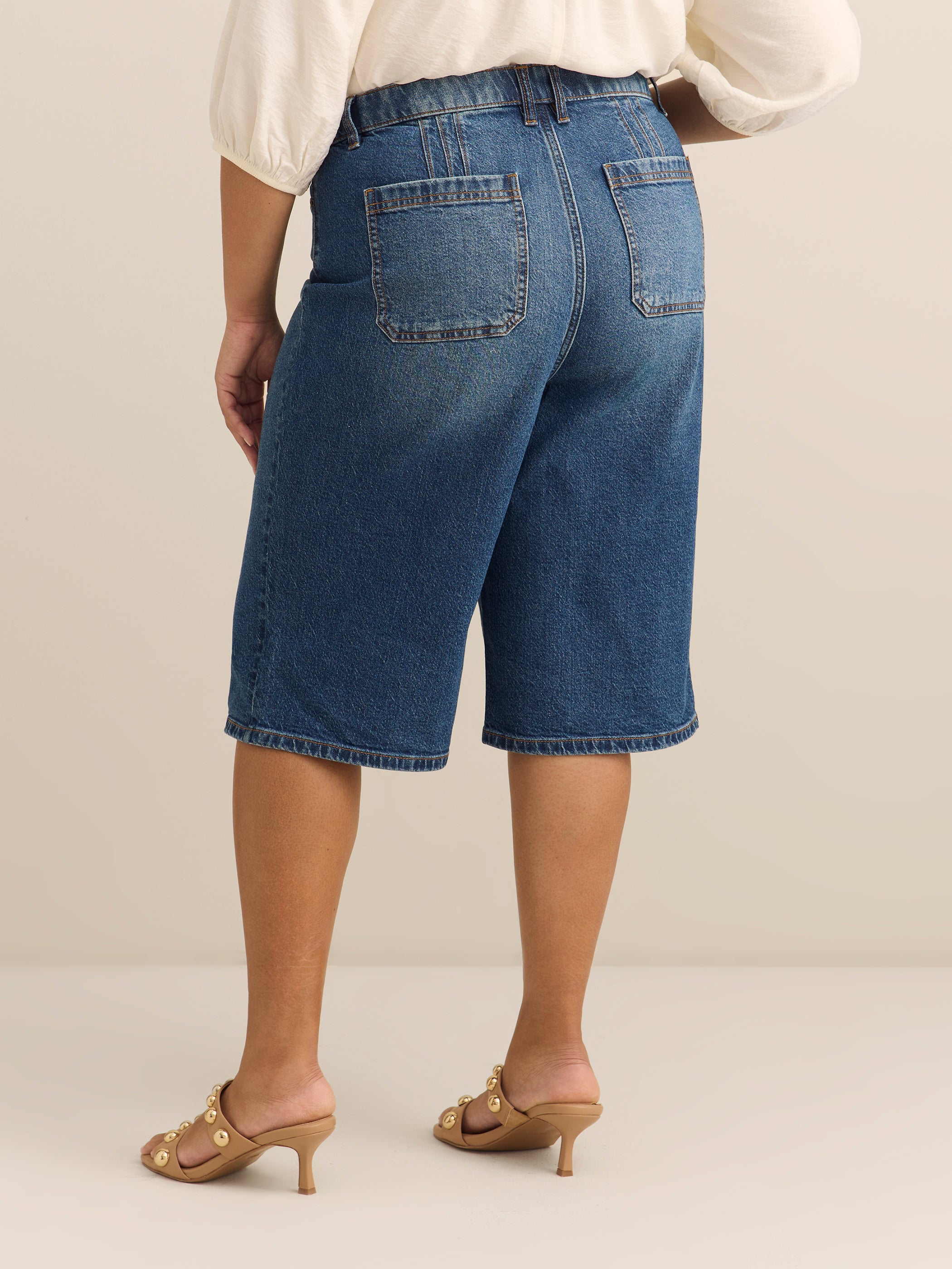 Dark High-Rise Curvy-Fit Denim Capri - d/C JEANS