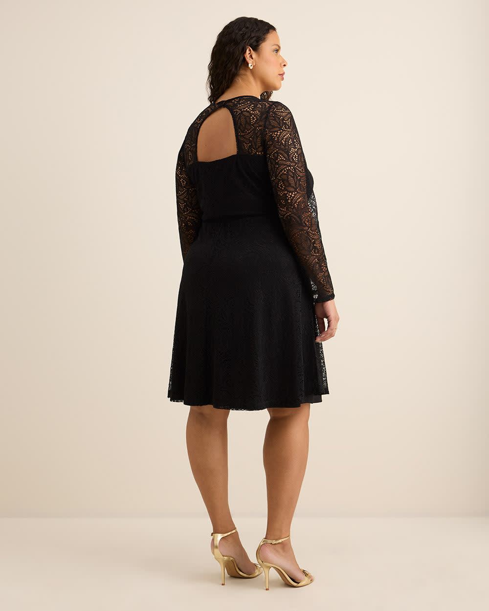 Robe évasée en dentelle à  manches longues