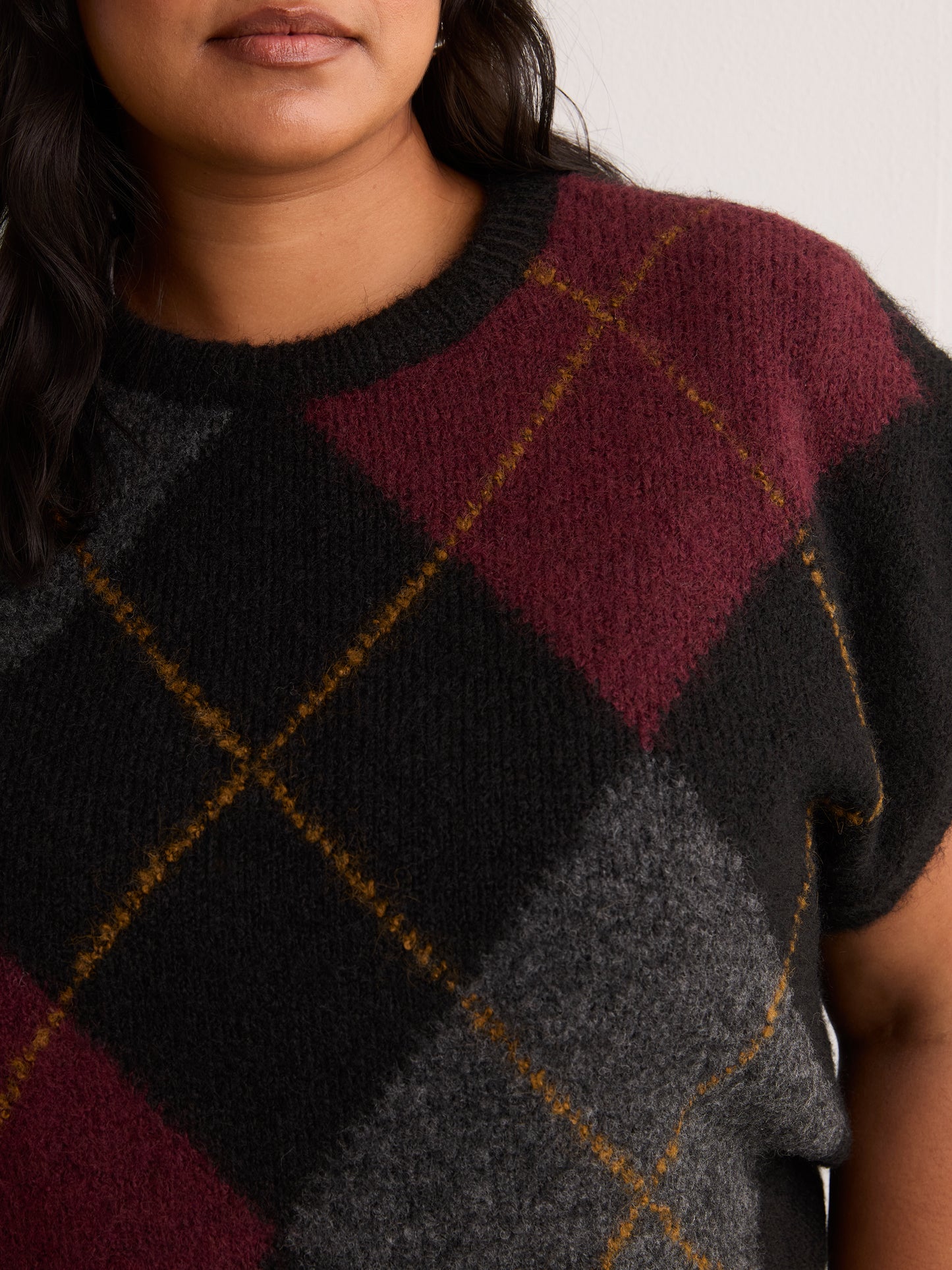 Loose Extended-Sleeve Argyle Fuzzy Yarn Short Sweater