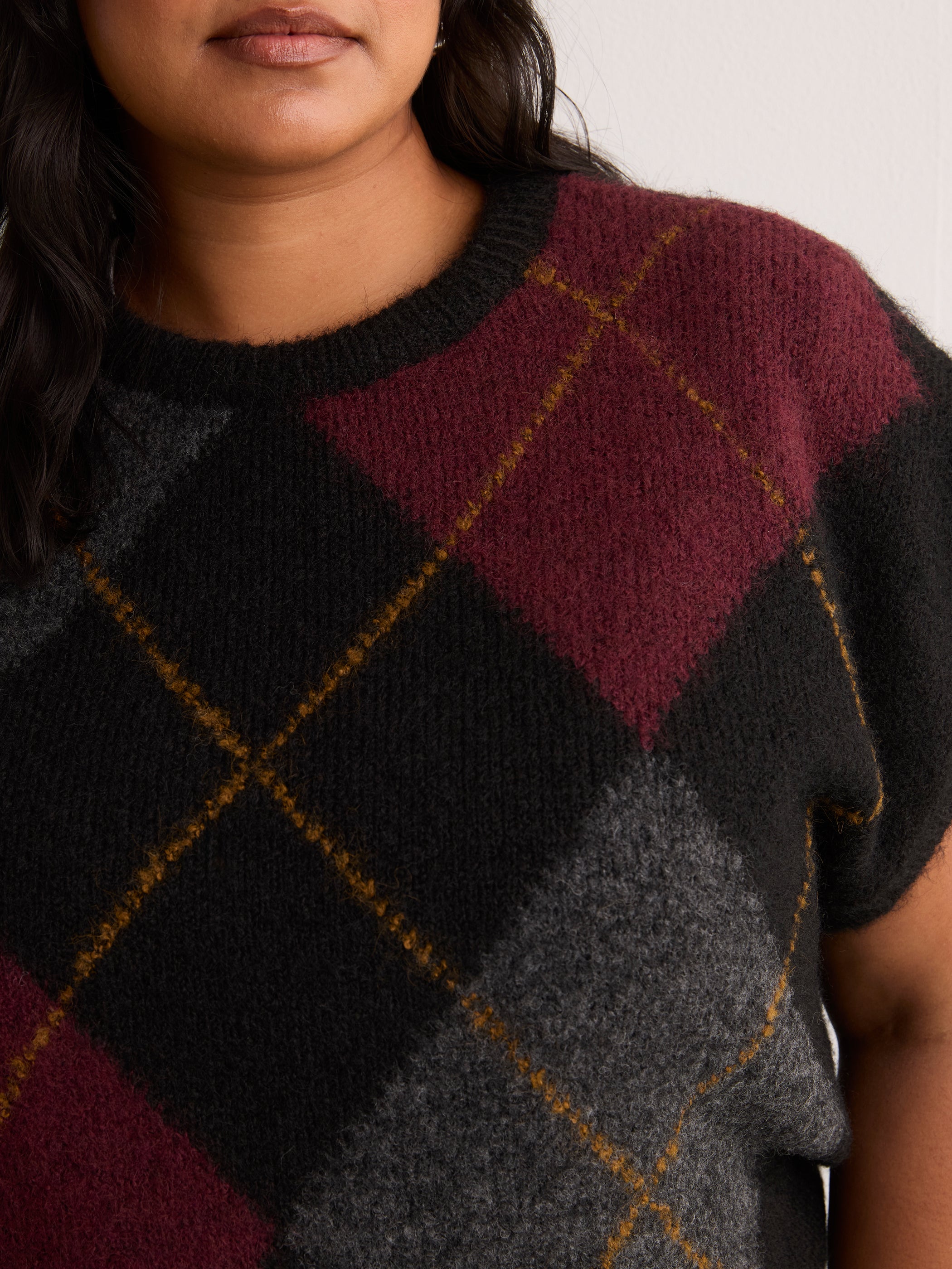 Loose Extended-Sleeve Argyle Fuzzy Yarn Short Sweater