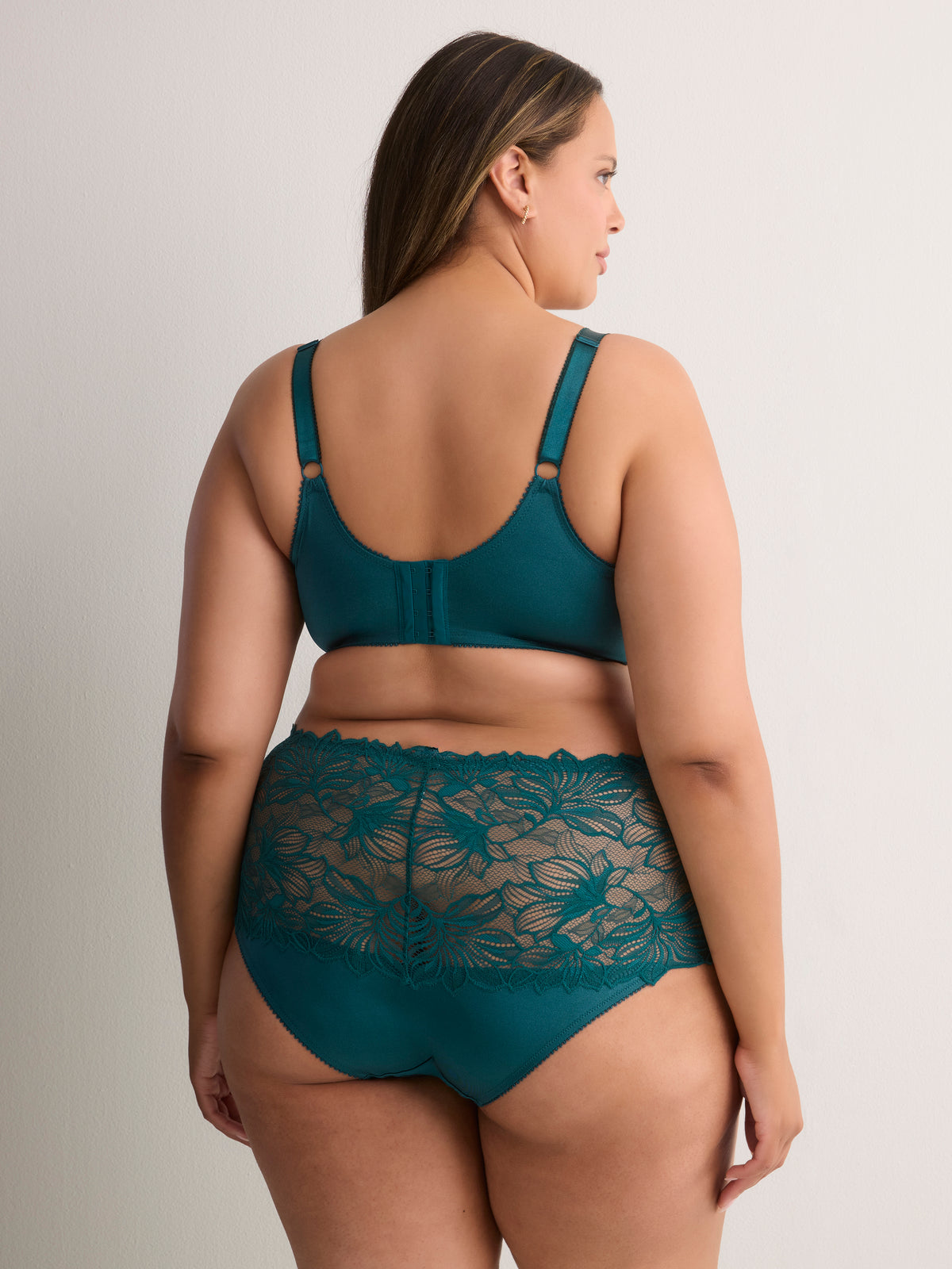 Lace T-Cup Underwire Bra - Déesse Collection