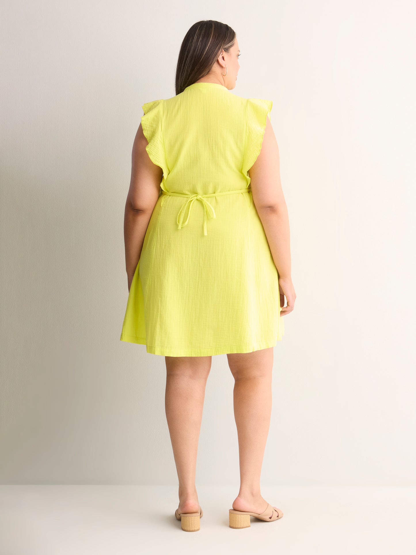 Robe courte évasée à manches à volants