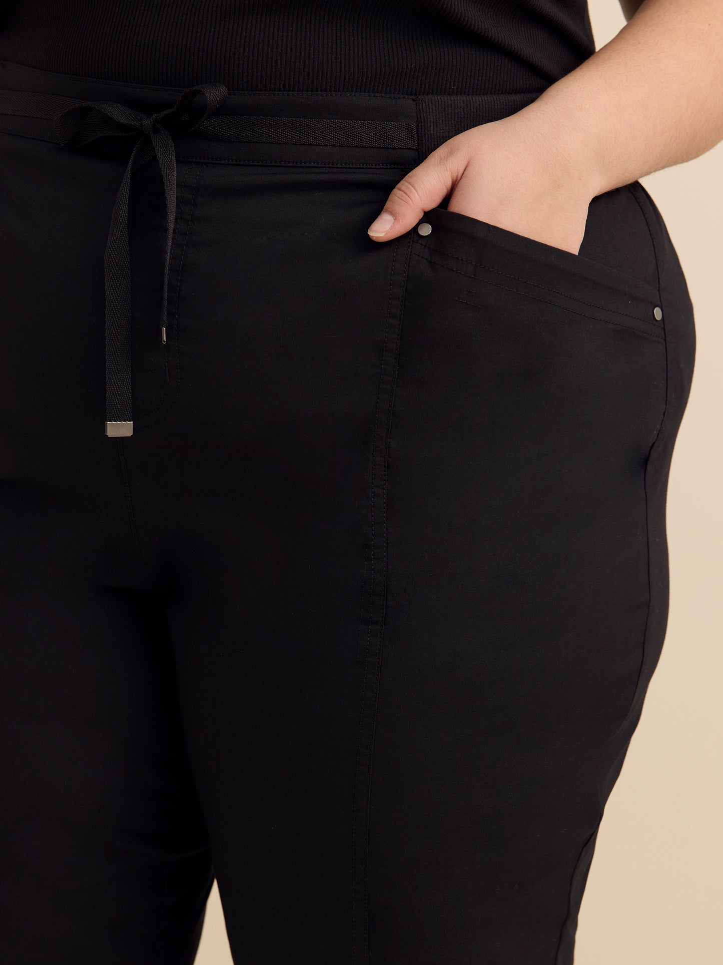 Capri uni avec taille ajustable