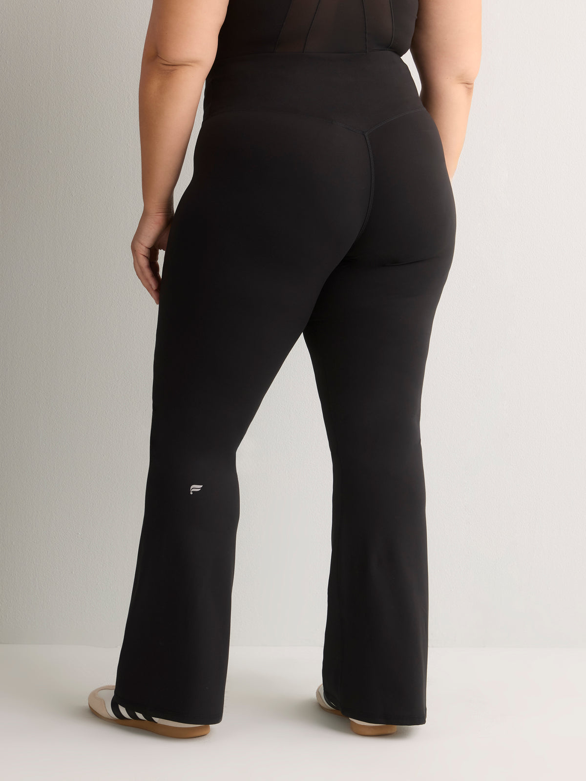 Pantalon en tricot PureLuxe à taille haute et jambe semi-évasée - Fabletics