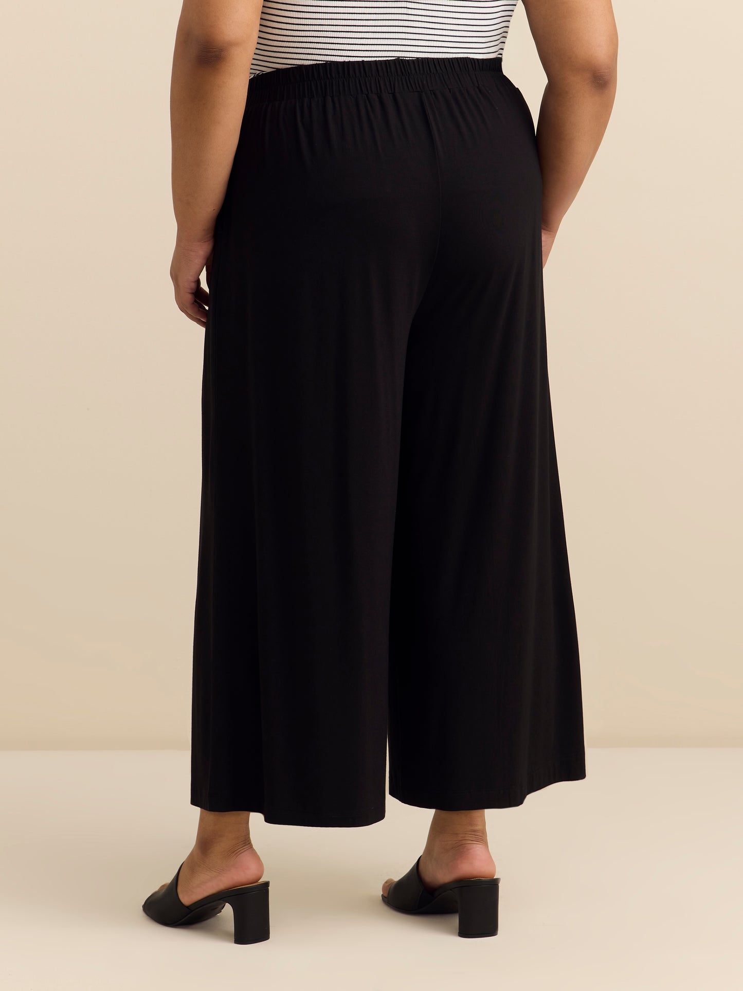 Wide-Leg Cropped Pants