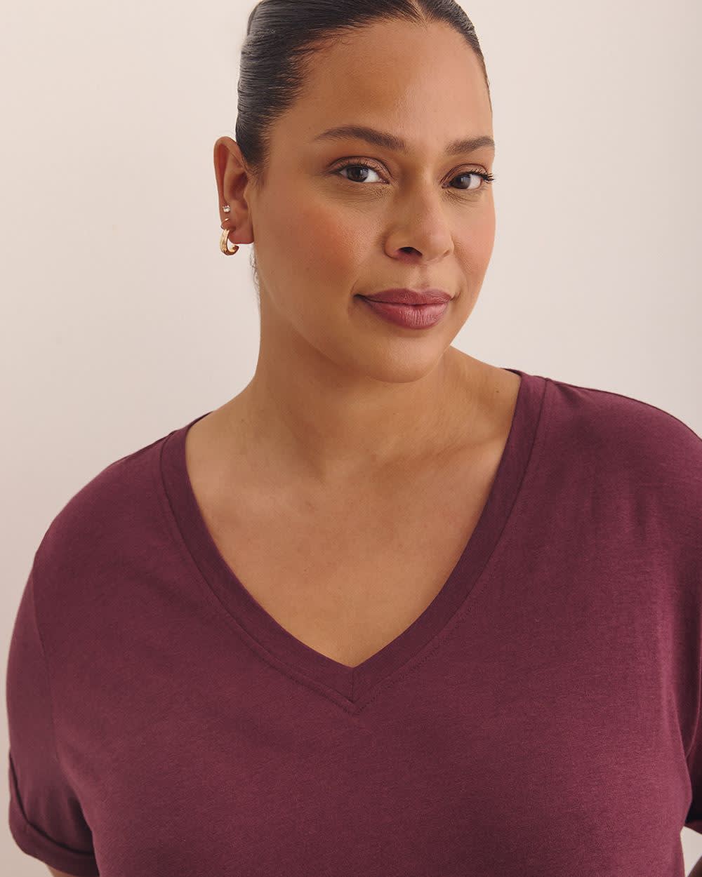 Boyfriend-Fit V-Neck T-Shirt - PENN. Essentials