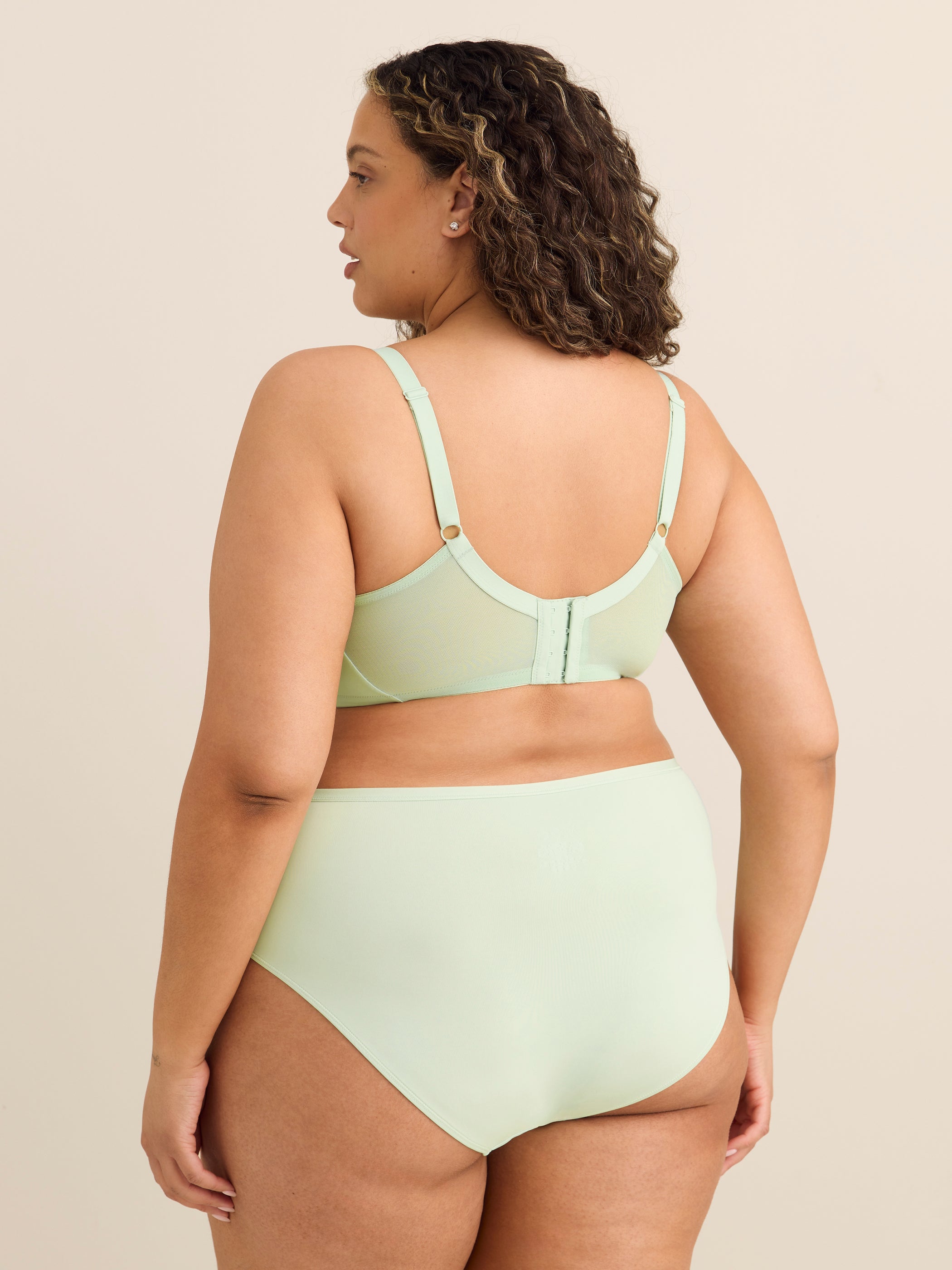 Aqua Underwire Padded T-Shirt Bra with Mesh Inserts - Déesse Collection