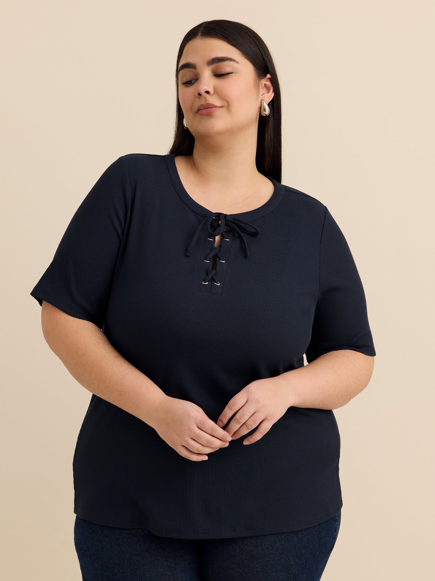 Haut à manches coude avec encolure lacée