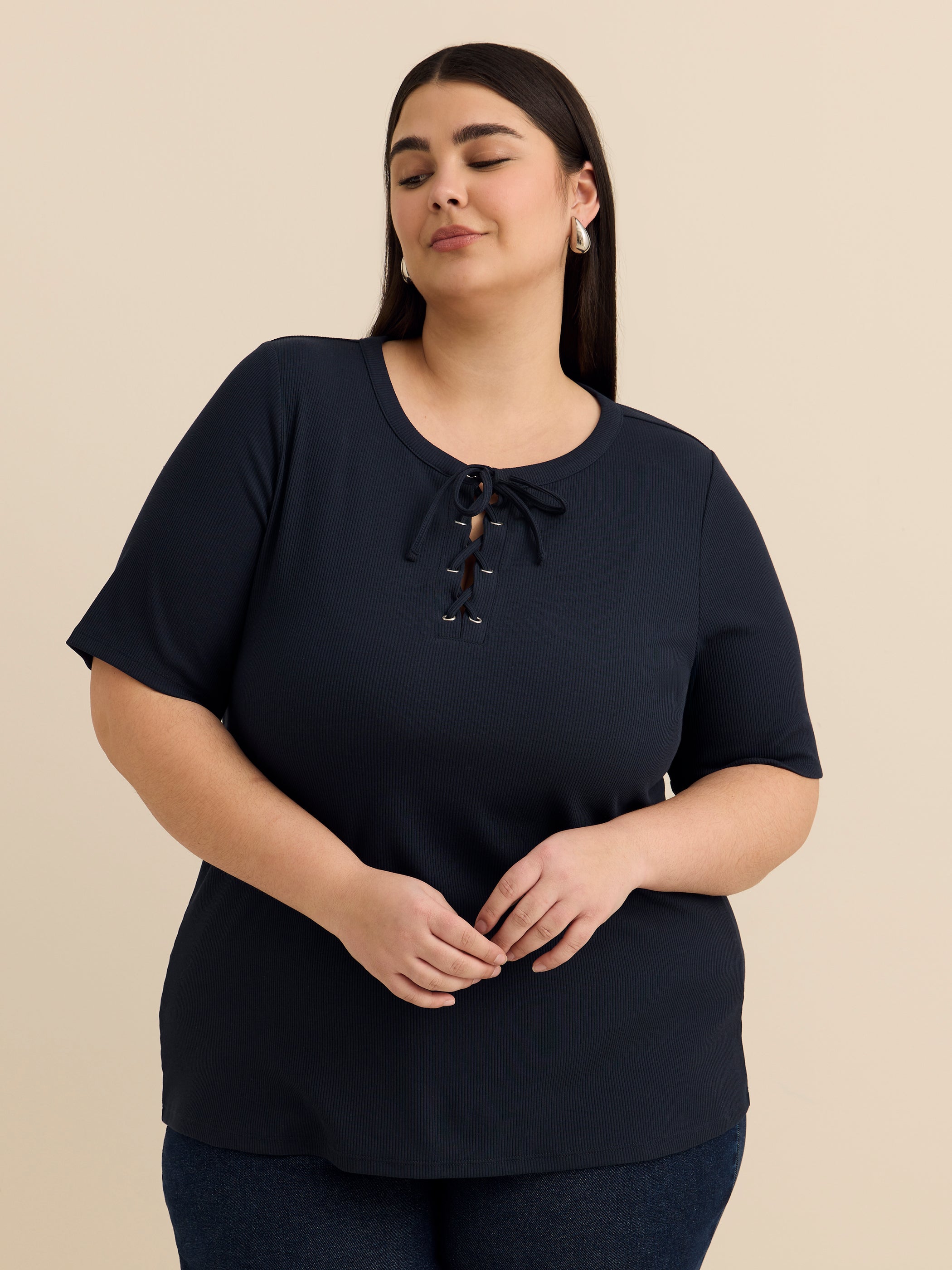 Haut à manches coude avec encolure lacée