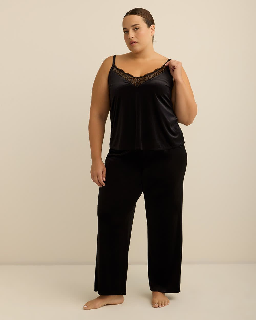 Haut de pyjama en velours tricoté Déesse – Col en V, détails en dentelle, bretelles ajustables