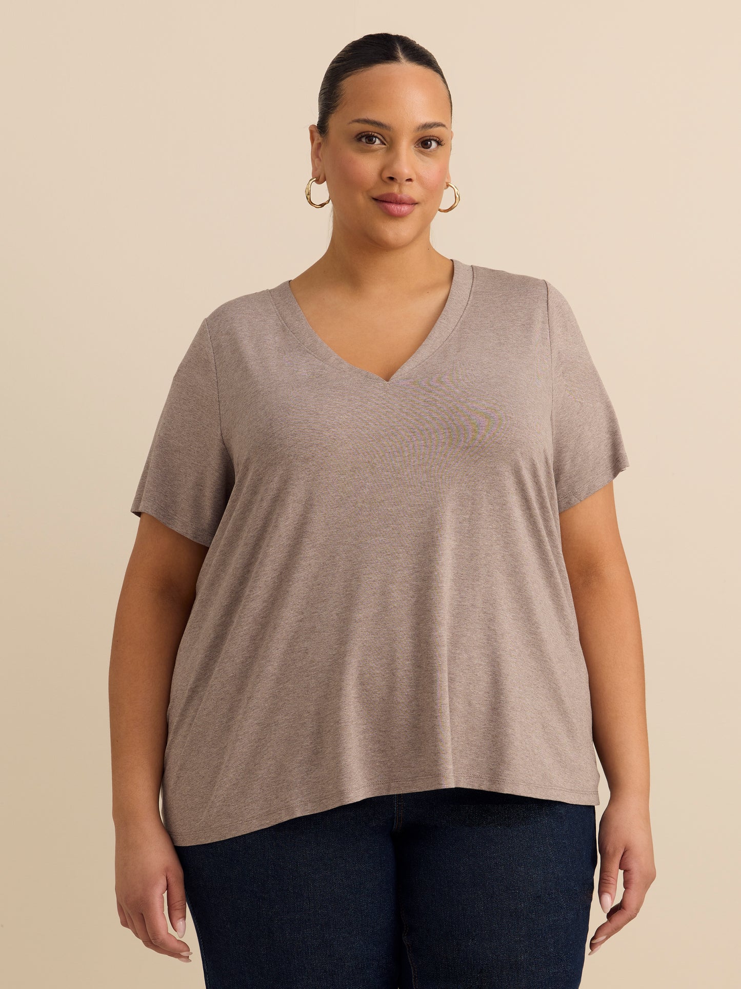 Haut évasé à manches courtes et encolure en V