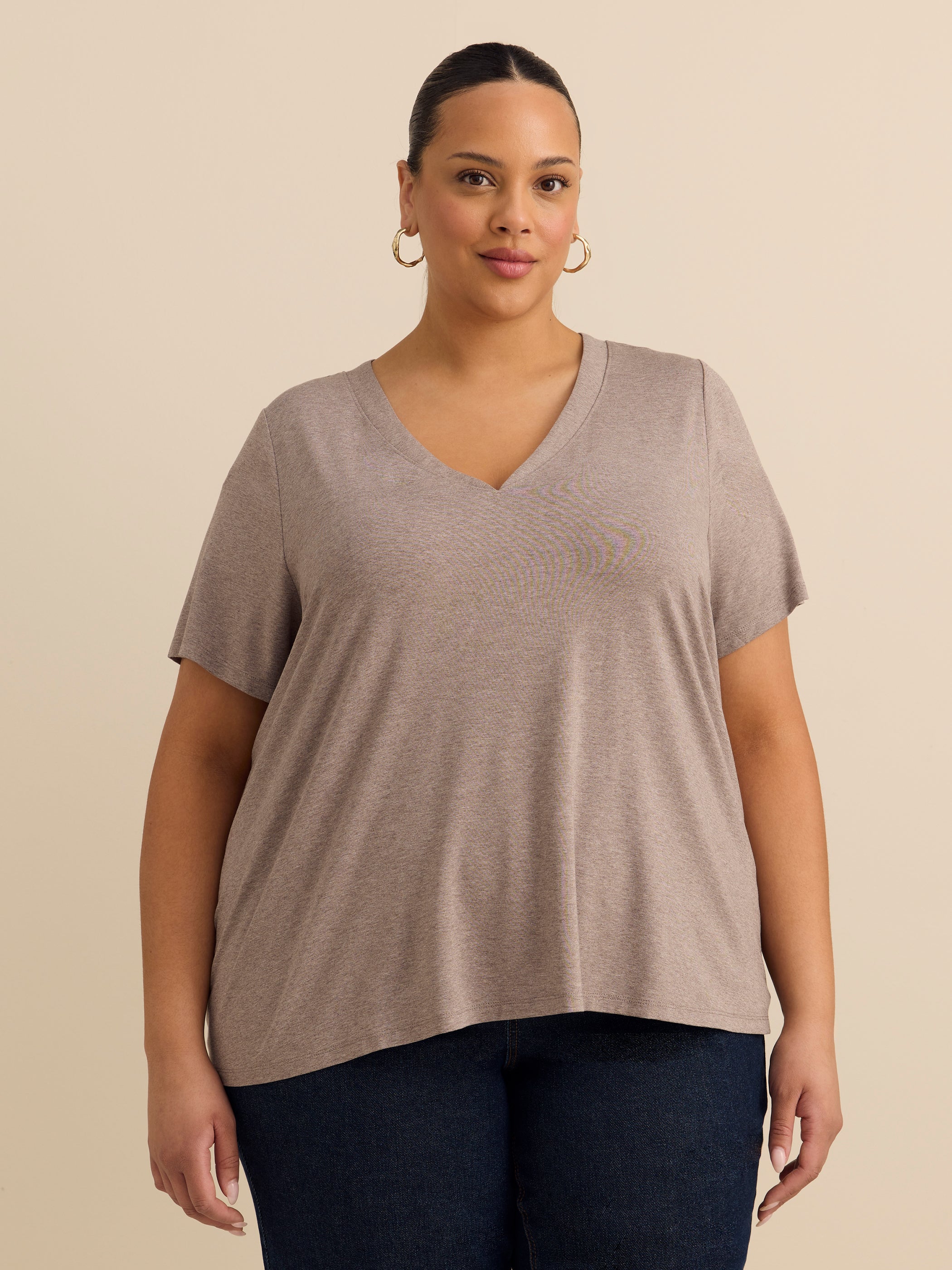 Haut évasé à manches courtes et encolure en V