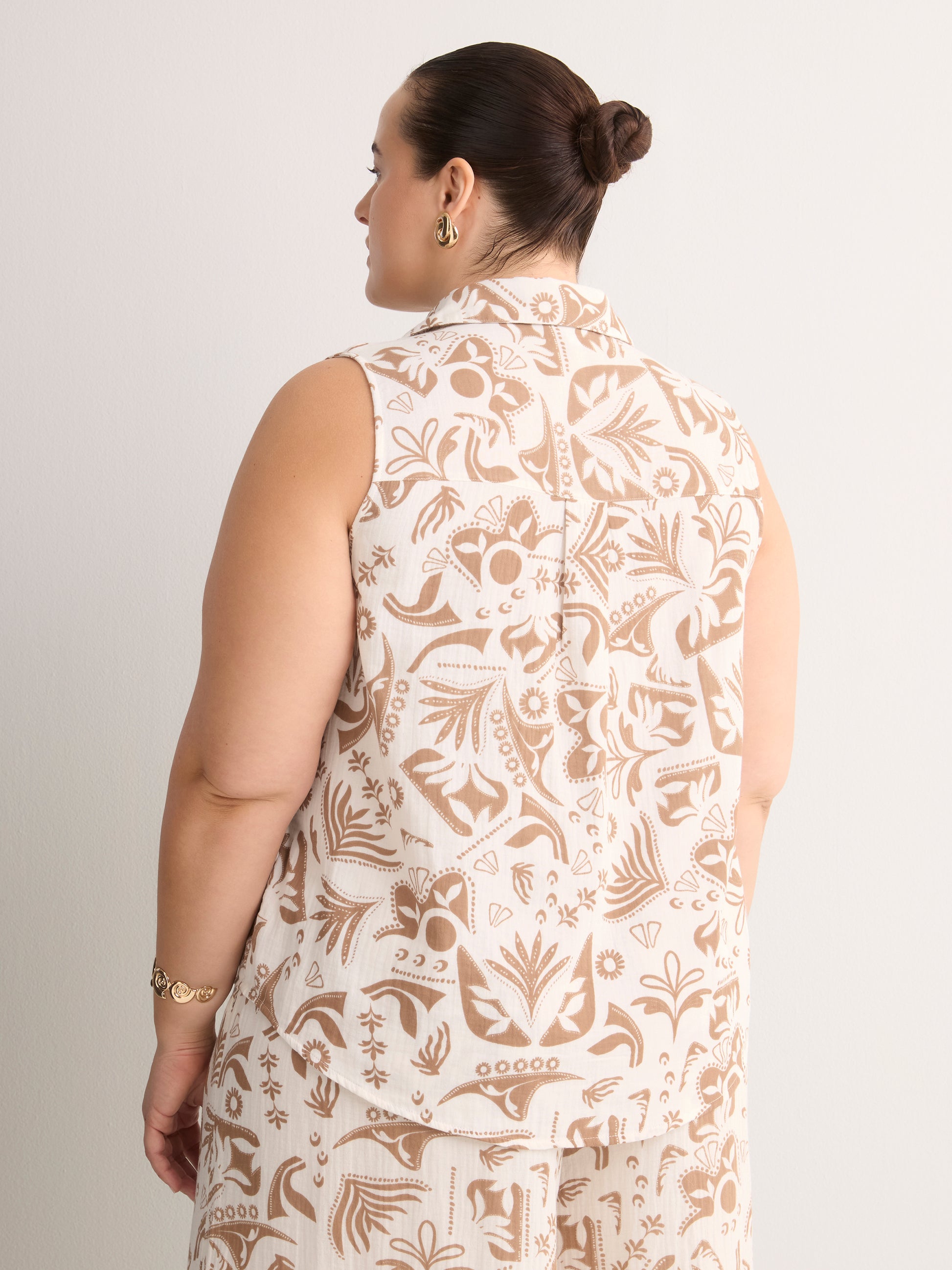 Tribal Floral-Print Sleeveless Buttoned-Down Shirt