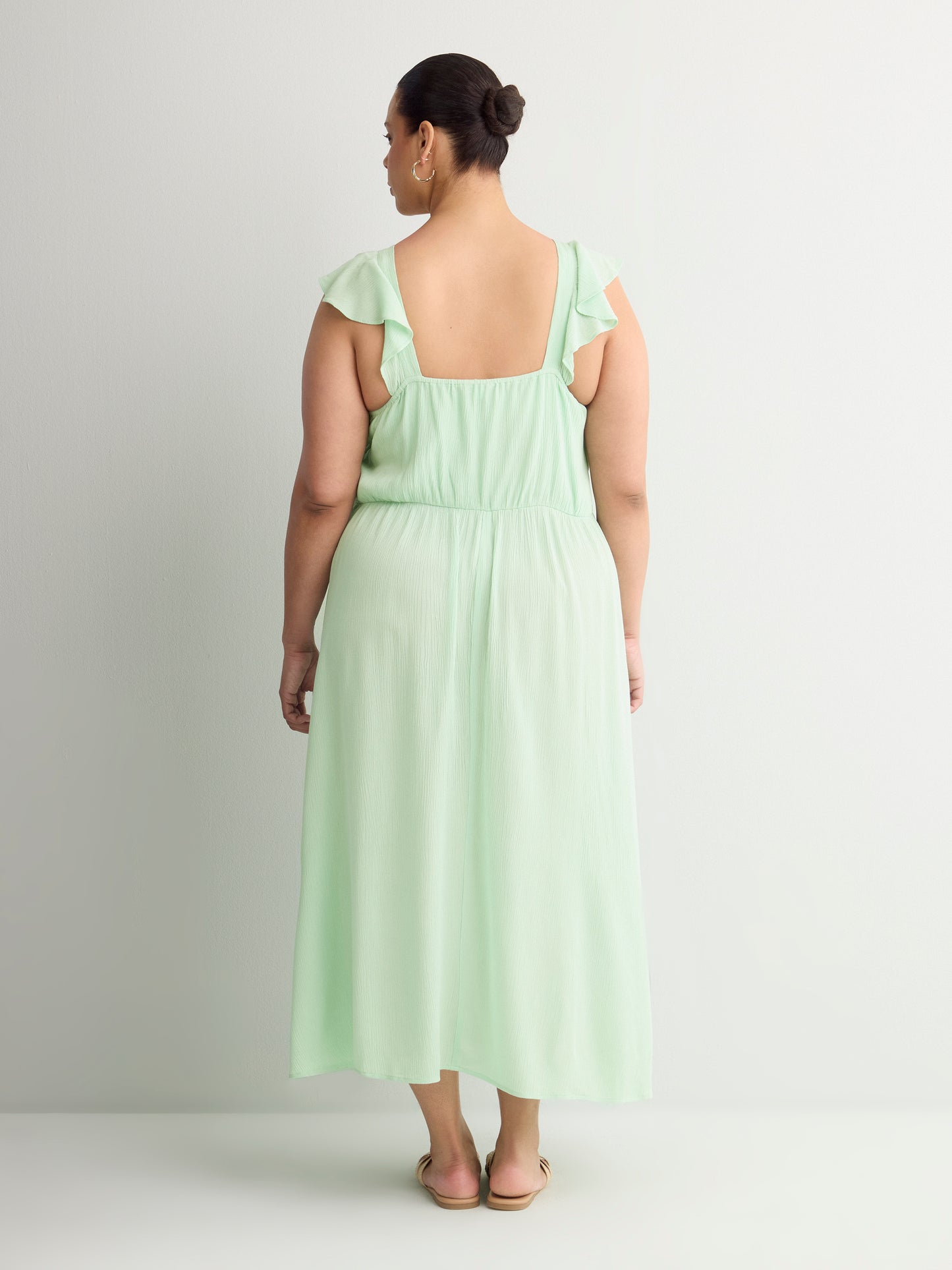 Ruffled Sleeveless Heart-Shaped Midi Dress with Crochet Tape