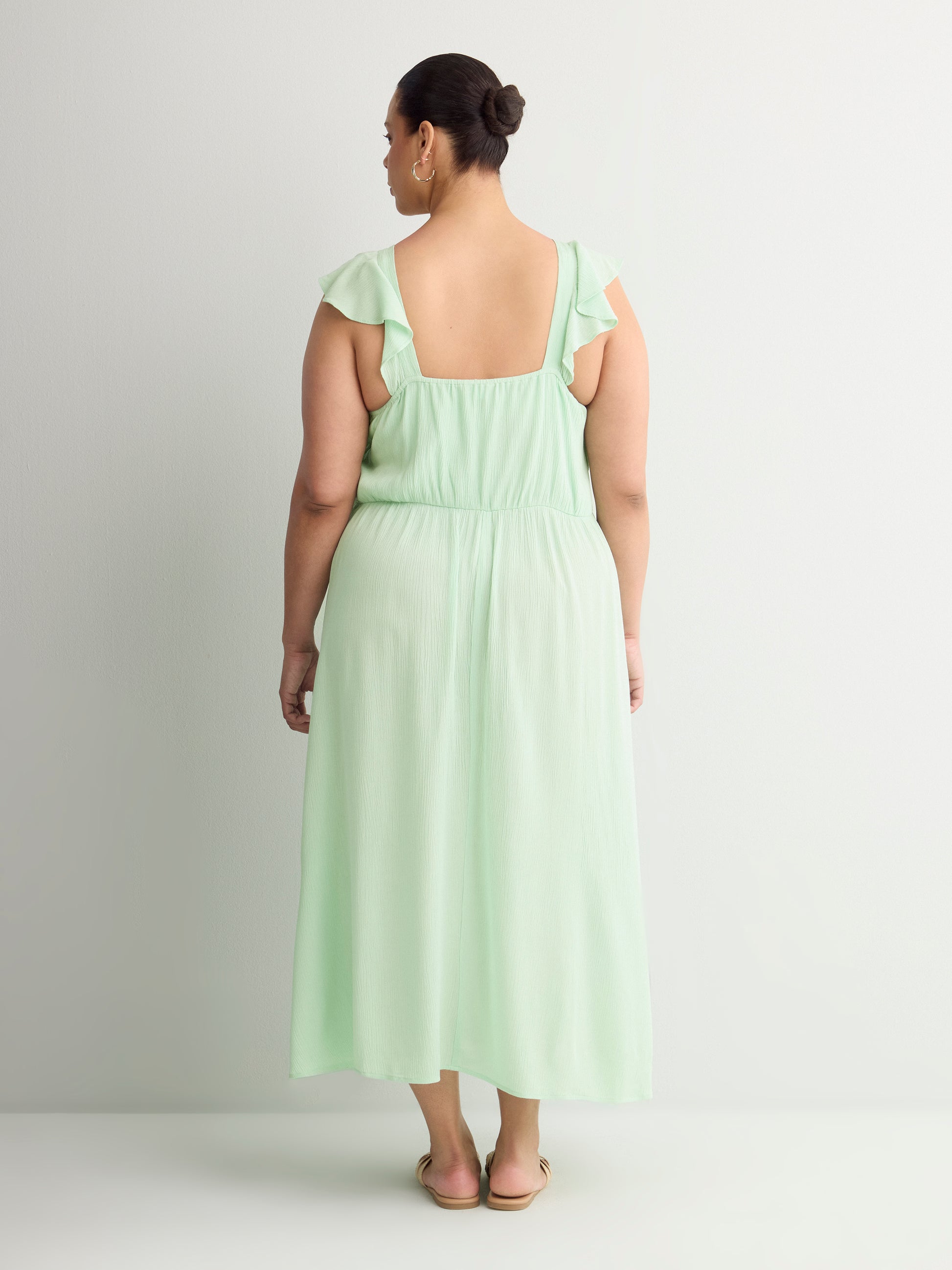 Ruffled Sleeveless Heart-Shaped Midi Dress with Crochet Tape