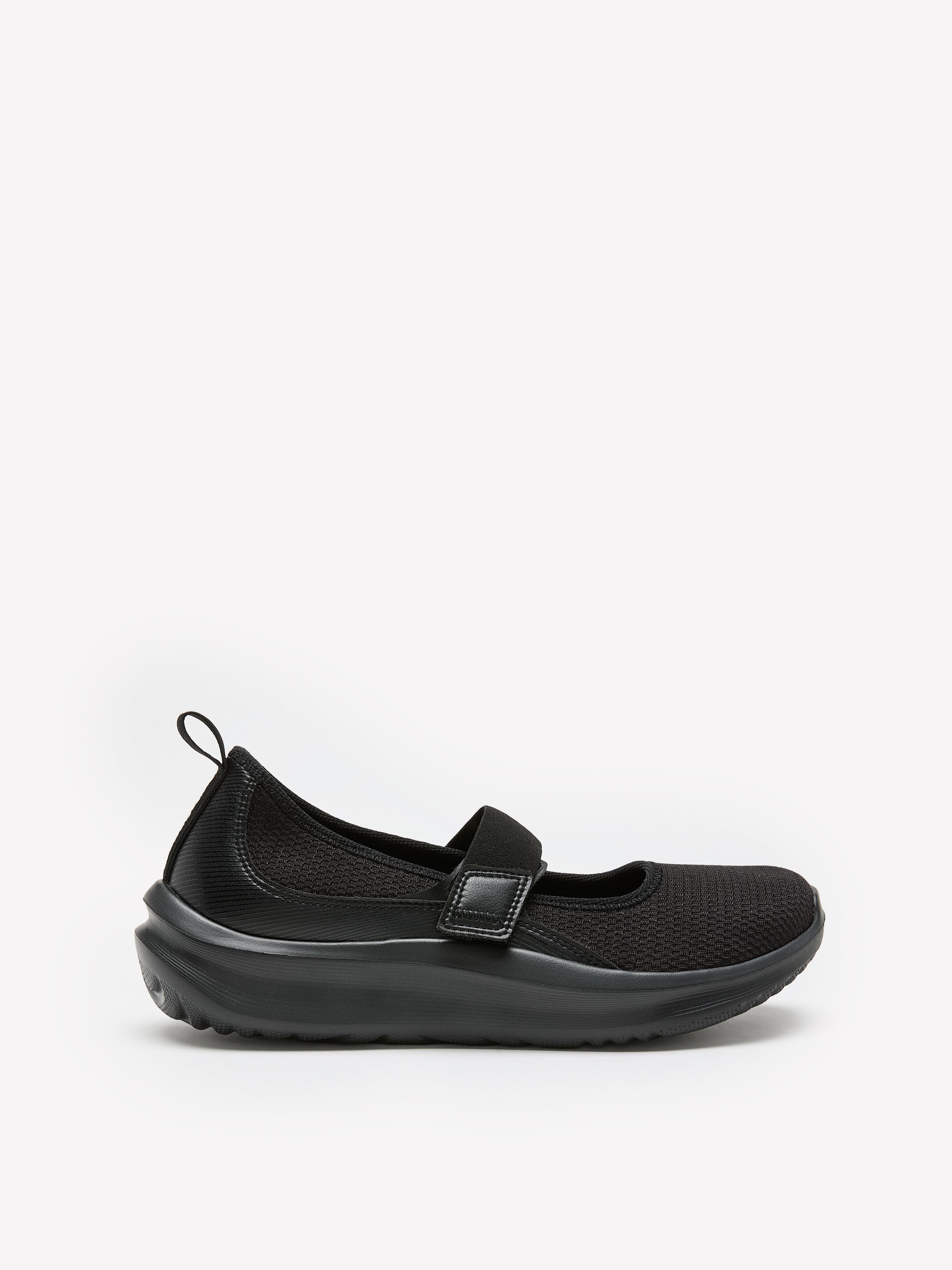 Chaussure noire Solevana Jane avec bride ajustable, pied large - Clarks