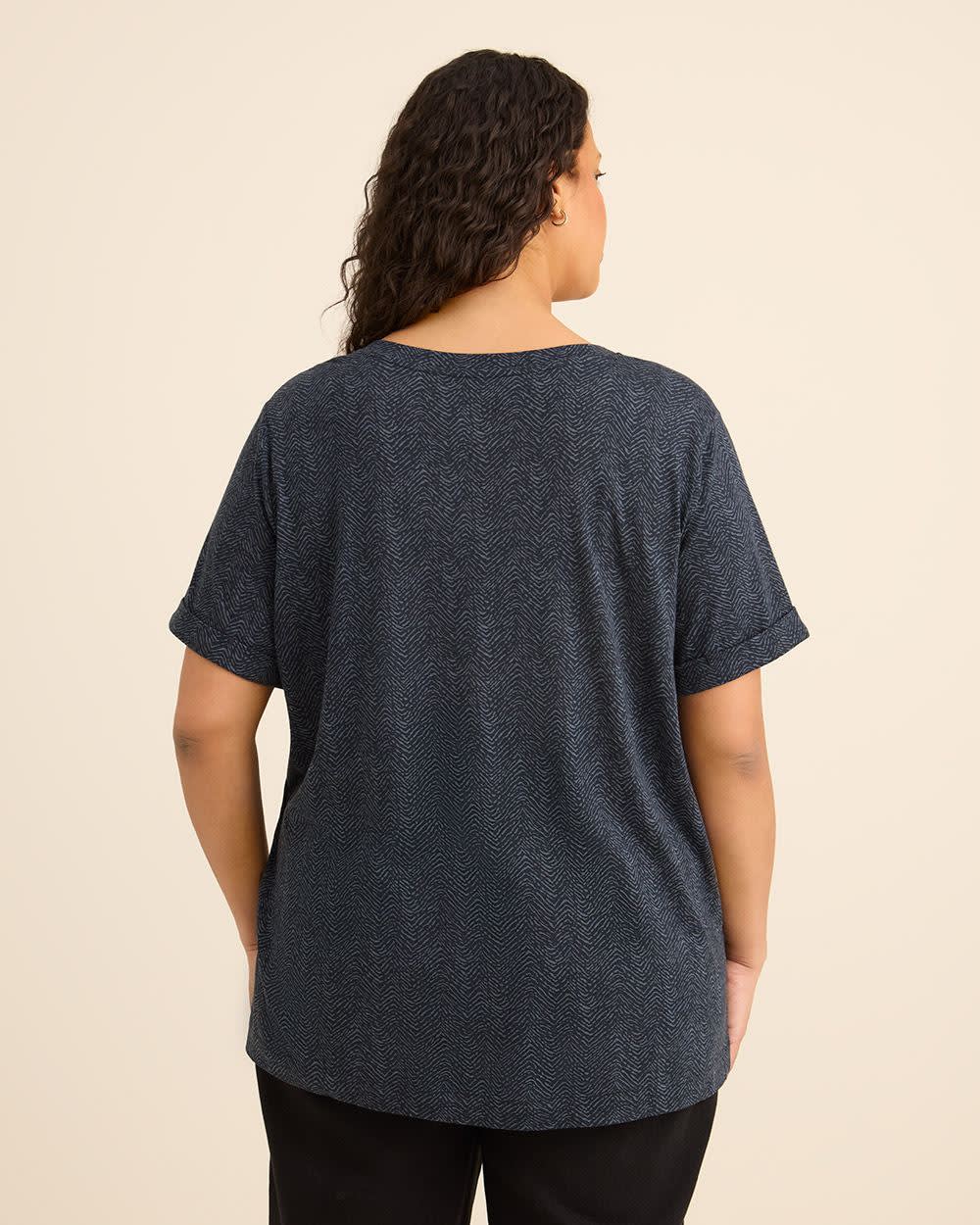 Boyfriend-Fit V-Neck T-Shirt - PENN. Essentials