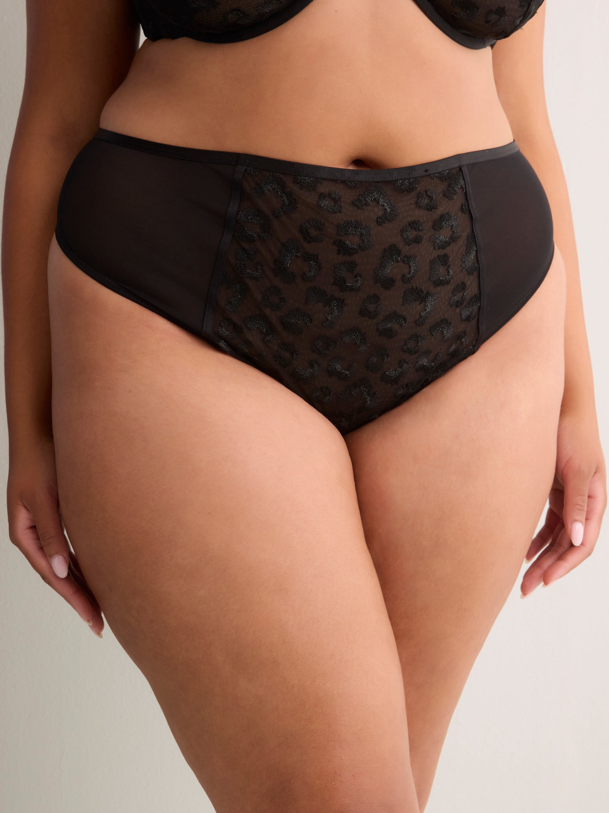 Sexy Black Thong with Cheetah Embroidery - Déesse Collection