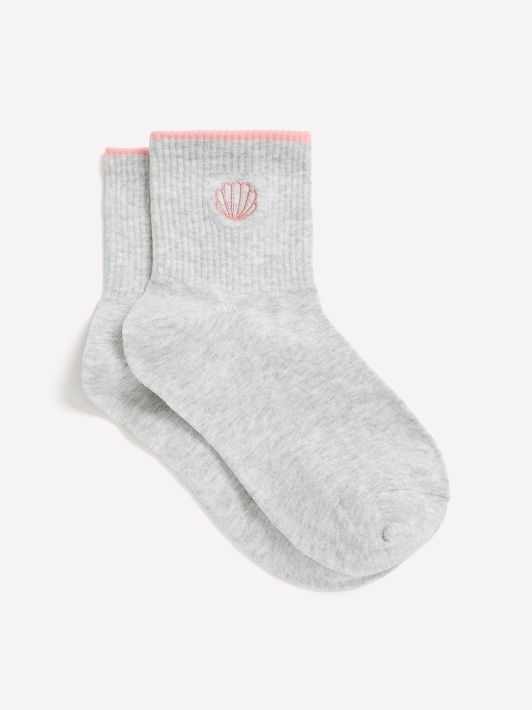 Gray Ankle Socks with Seashell Embroidery