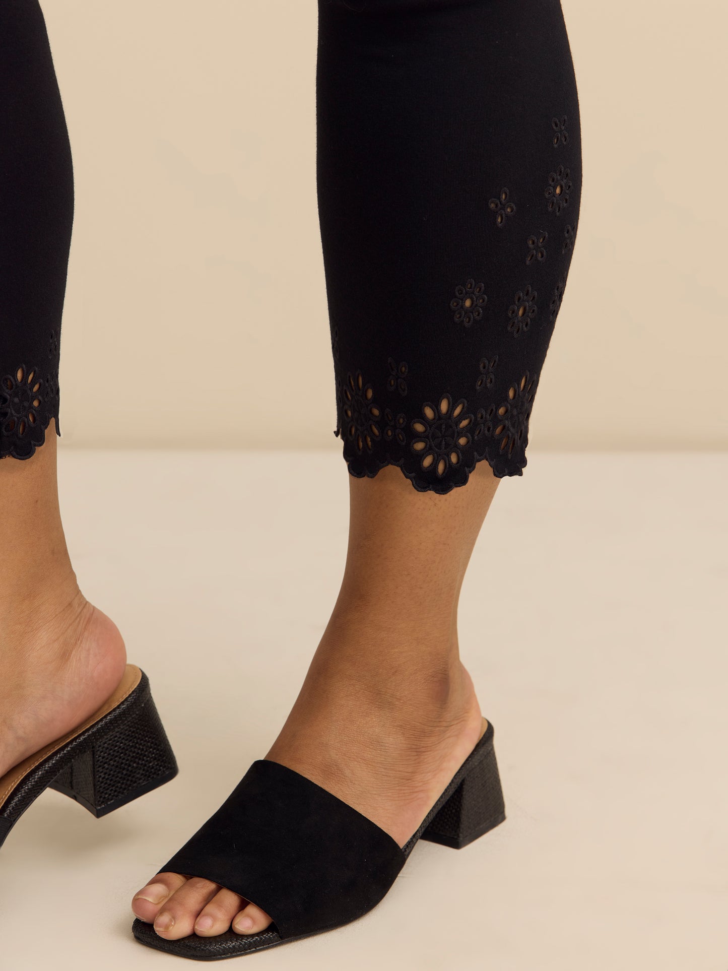 Solid Cropped Legging with Broderie Anglaise