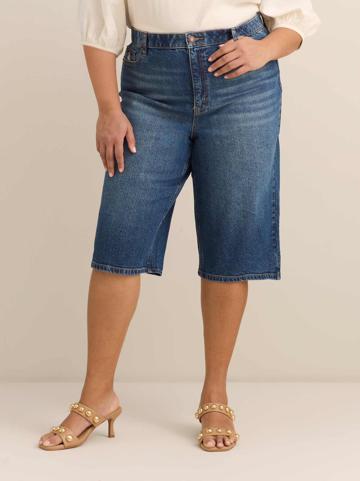 Dark High-Rise Curvy-Fit Denim Capri - d/C JEANS