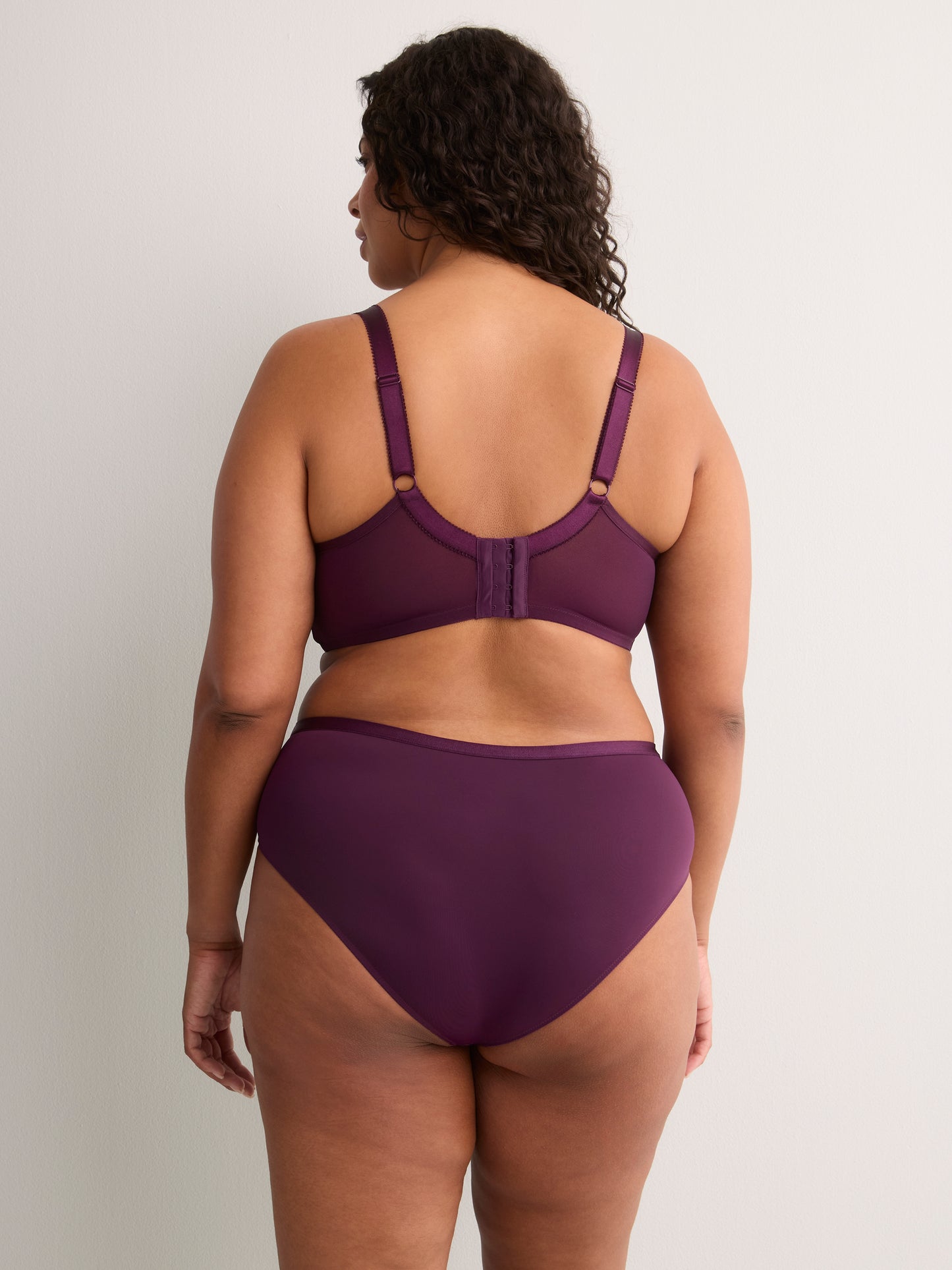 Full-Coverage Underwire Embroidered Mesh Bra - Déesse