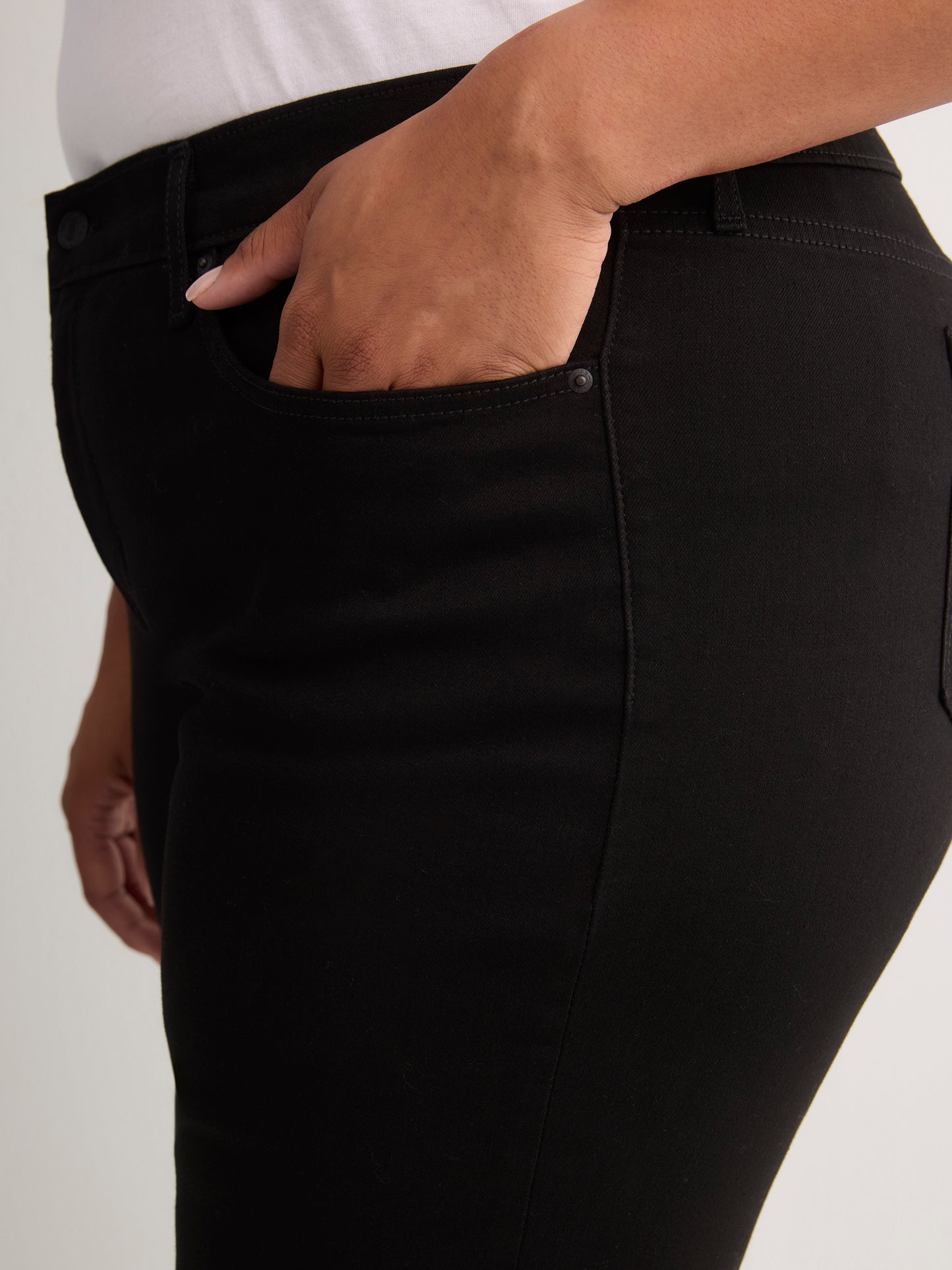 Black 314 Shaping Straight-Leg Jean - Levi's